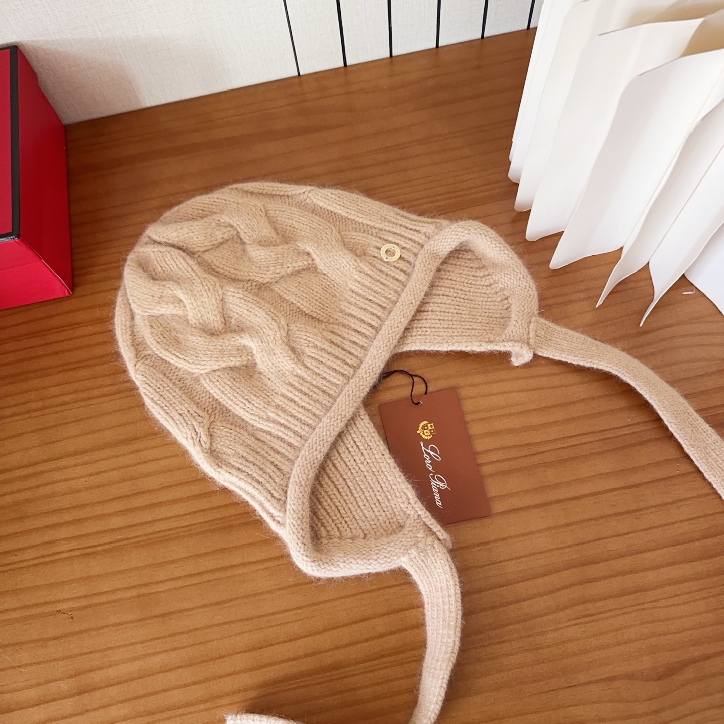 LP秋冬款翻边羊毛针织毛线帽这款必定是极简主义的最爱干净，利索，时尚百搭，绝对不挑脸型！属于时尚经典的万