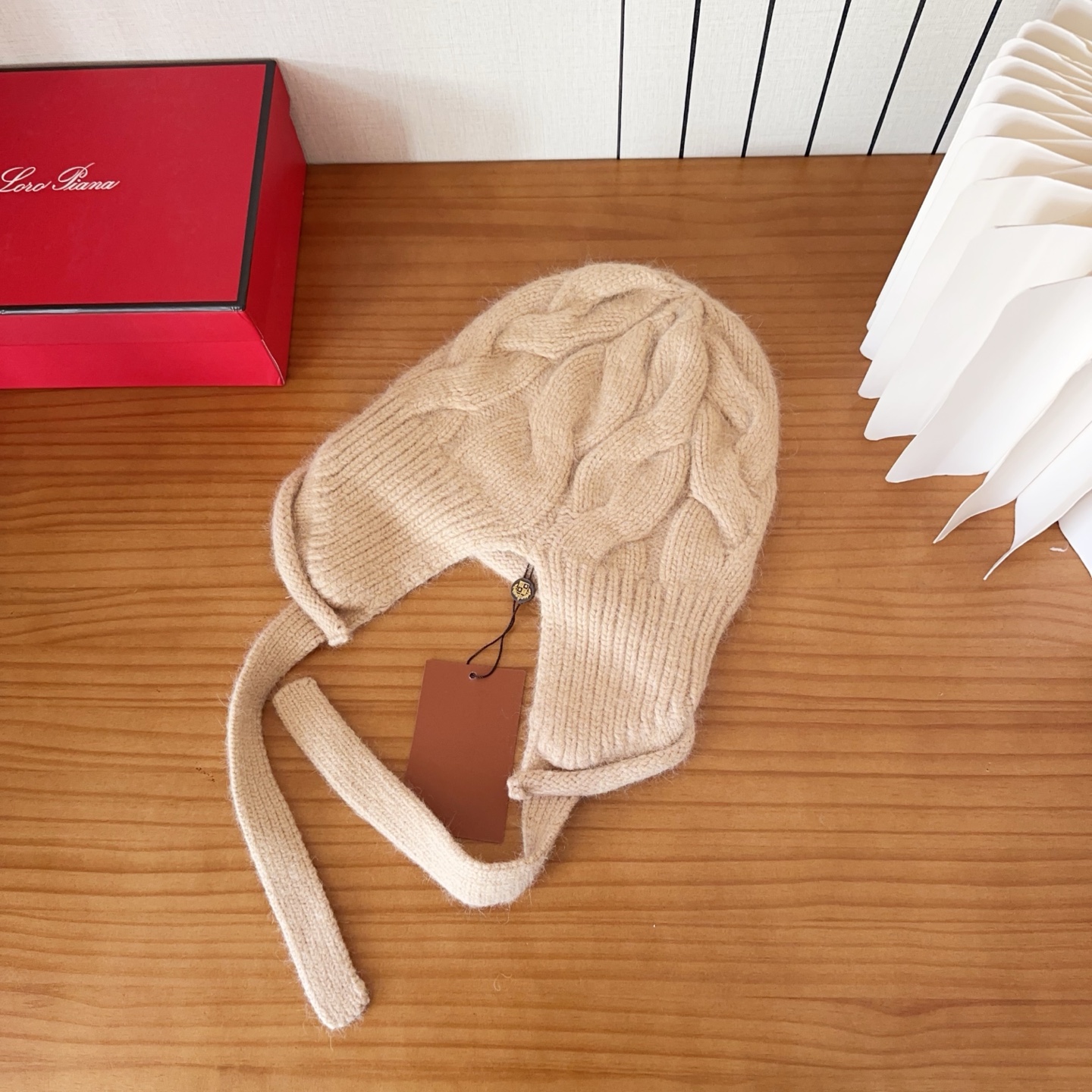 LP秋冬款翻边羊毛针织毛线帽这款必定是极简主义的最爱干净，利索，时尚百搭，绝对不挑脸型！属于时尚经典的万
