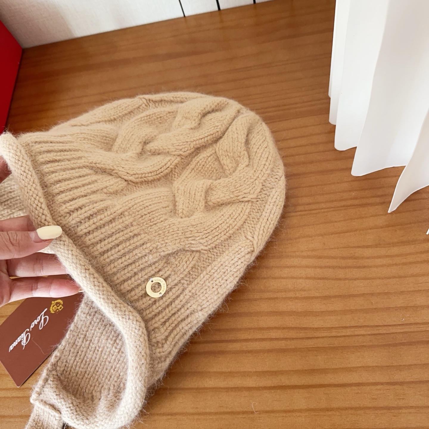 LP秋冬款翻边羊毛针织毛线帽这款必定是极简主义的最爱干净，利索，时尚百搭，绝对不挑脸型！属于时尚经典的万