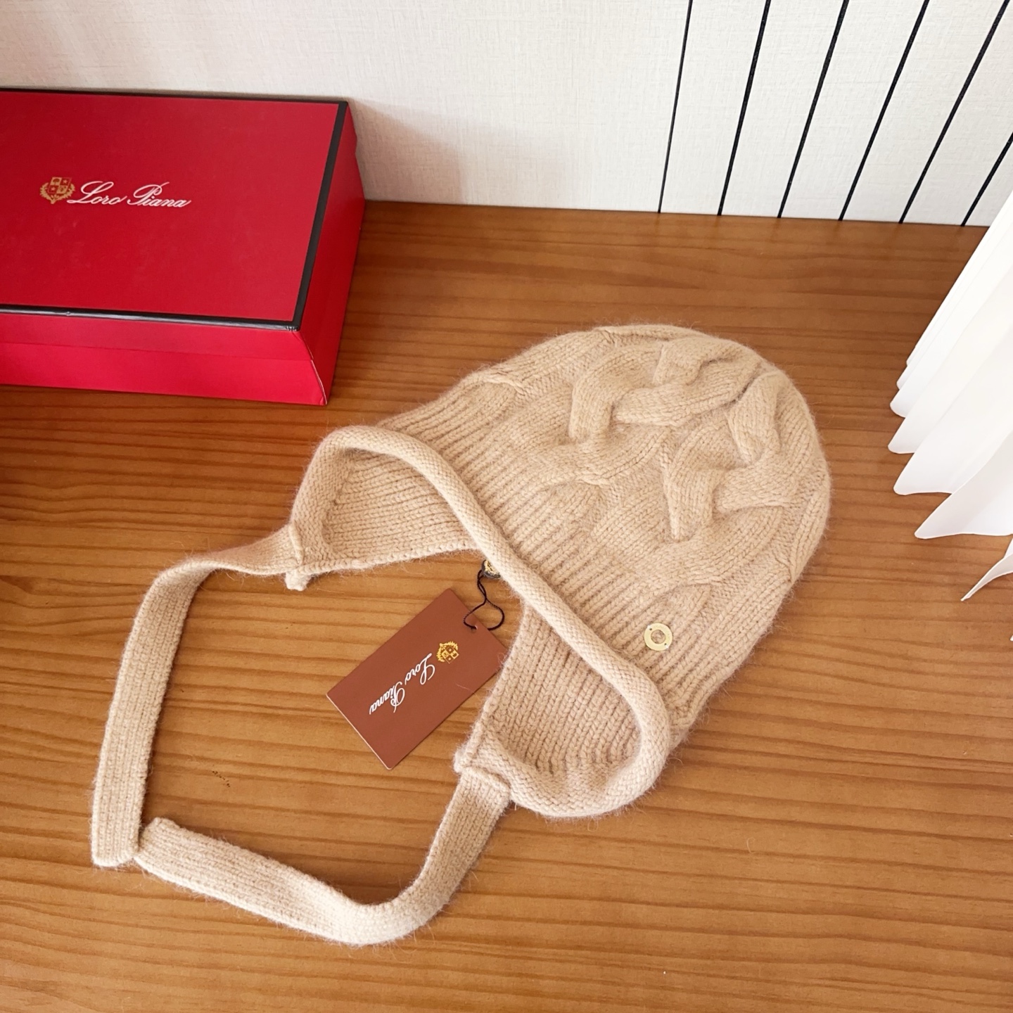 LP秋冬款翻边羊毛针织毛线帽这款必定是极简主义的最爱干净，利索，时尚百搭，绝对不挑脸型！属于时尚经典的万