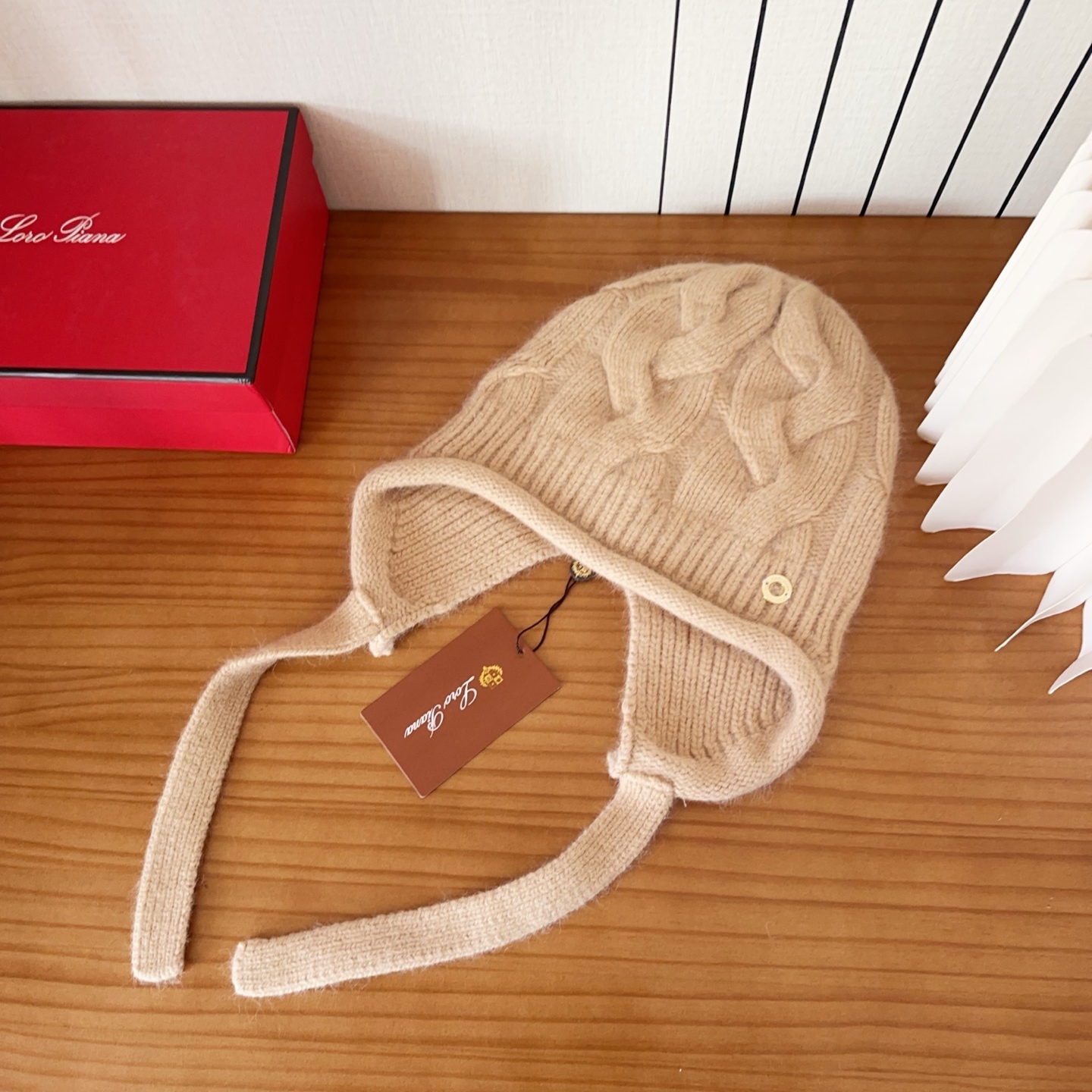 LP秋冬款翻边羊毛针织毛线帽这款必定是极简主义的最爱干净，利索，时尚百搭，绝对不挑脸型！属于时尚经典的万