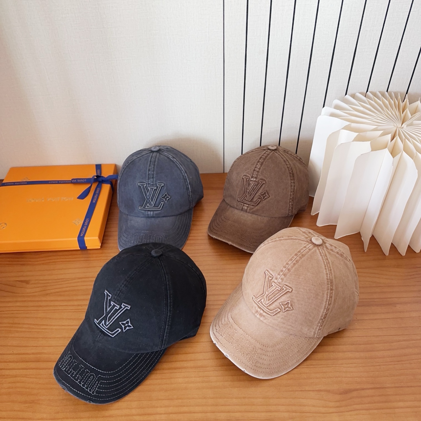 路易威登棒球帽LouisVuitton👒😍新款LV棒球帽，重工打造♥完美刺绣，高端大气，百搭款🤗男女通用