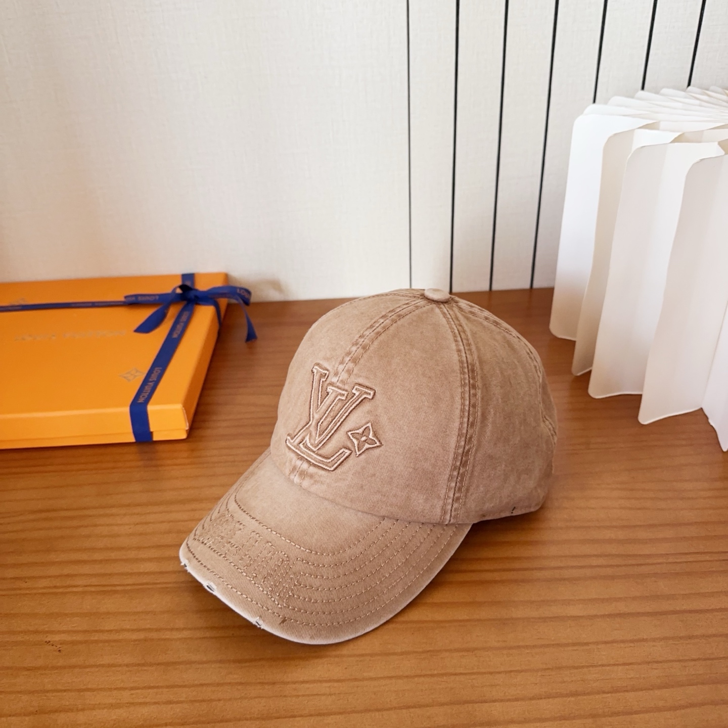 路易威登棒球帽LouisVuitton👒😍新款LV棒球帽，重工打造♥完美刺绣，高端大气，百搭款🤗男女通用