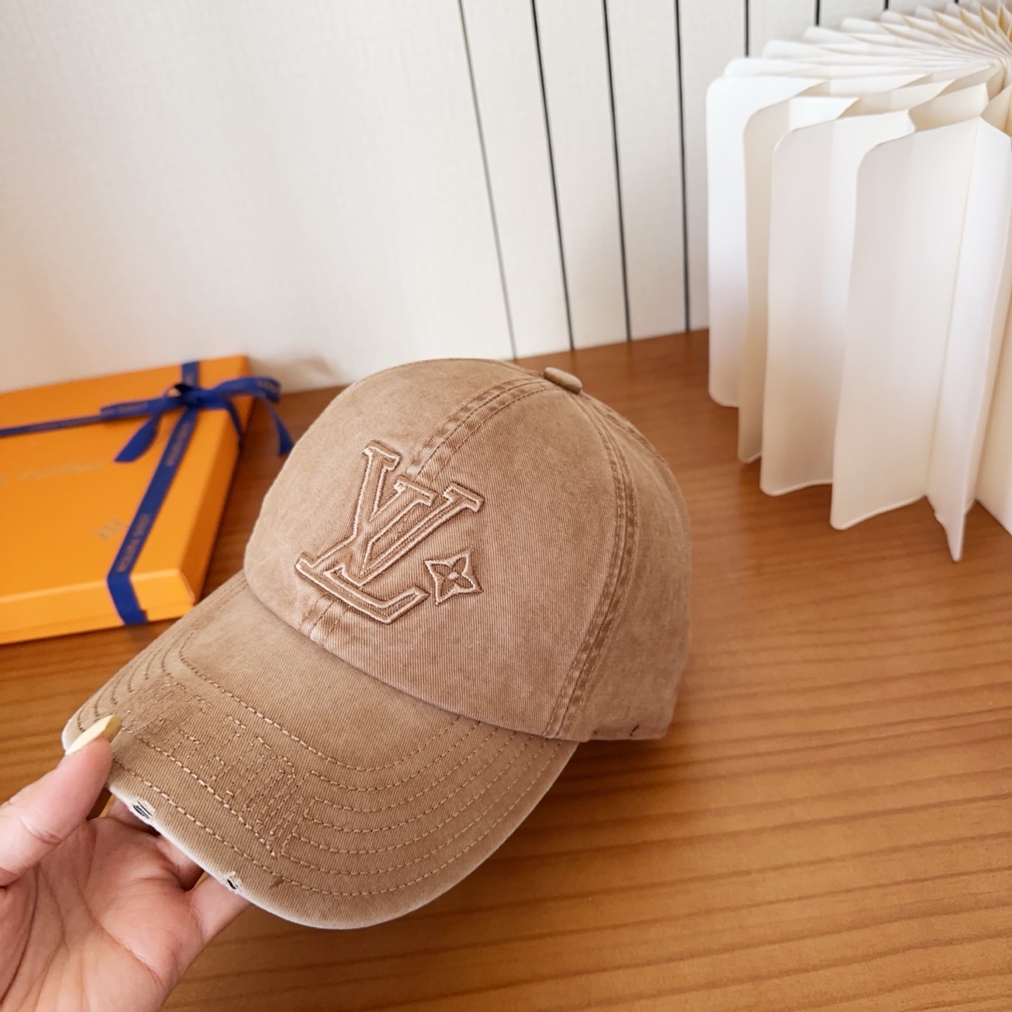 路易威登棒球帽LouisVuitton👒😍新款LV棒球帽，重工打造♥完美刺绣，高端大气，百搭款🤗男女通用