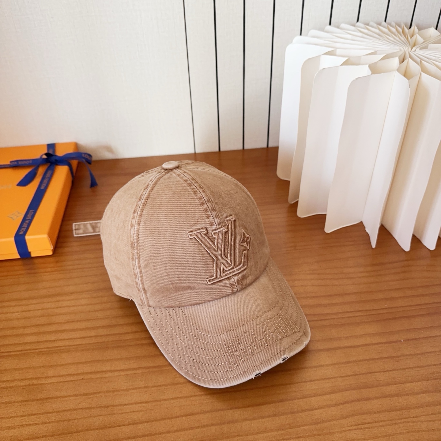 路易威登棒球帽LouisVuitton👒😍新款LV棒球帽，重工打造♥完美刺绣，高端大气，百搭款🤗男女通用