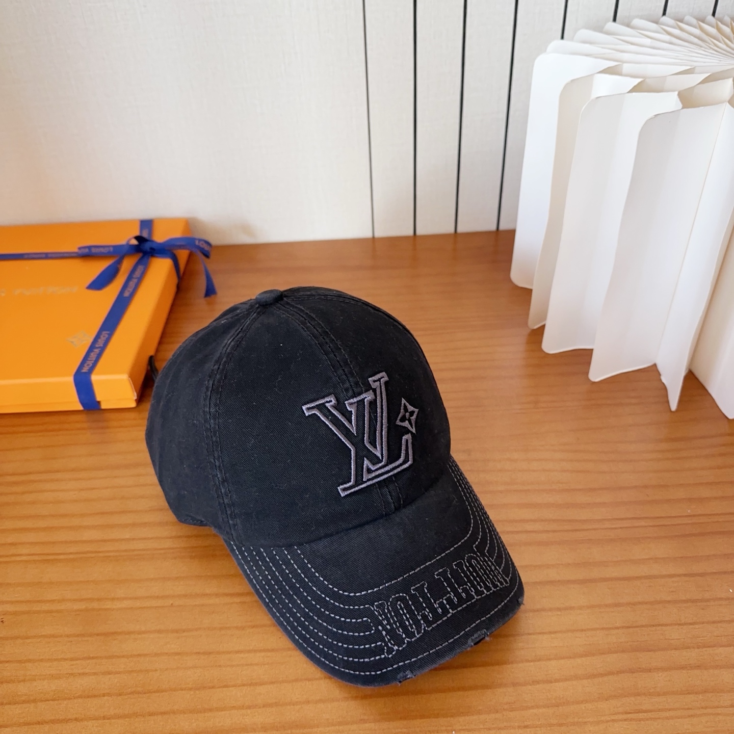 路易威登棒球帽LouisVuitton👒😍新款LV棒球帽，重工打造♥完美刺绣，高端大气，百搭款🤗男女通用