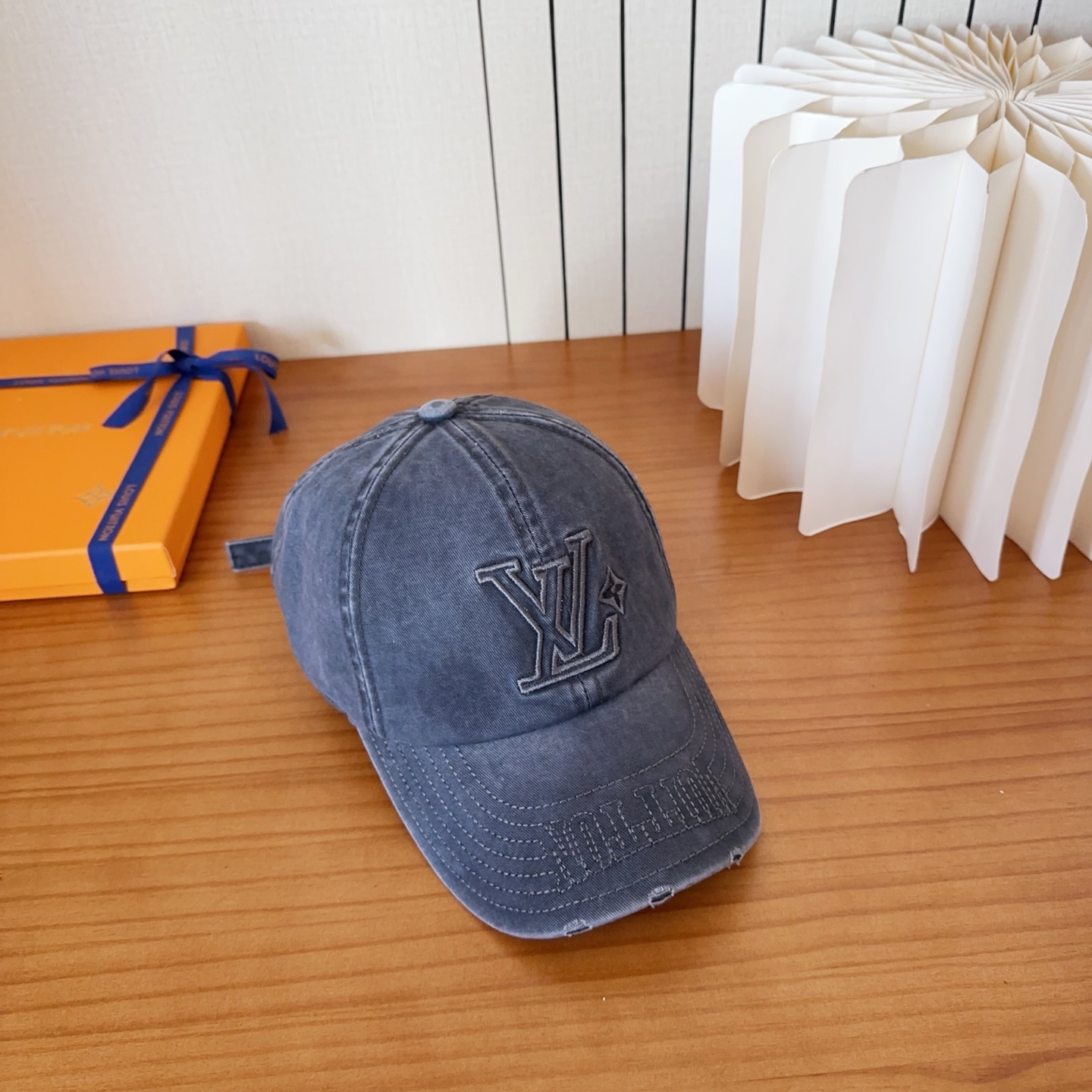 路易威登棒球帽LouisVuitton👒😍新款LV棒球帽，重工打造♥完美刺绣，高端大气，百搭款🤗男女通用