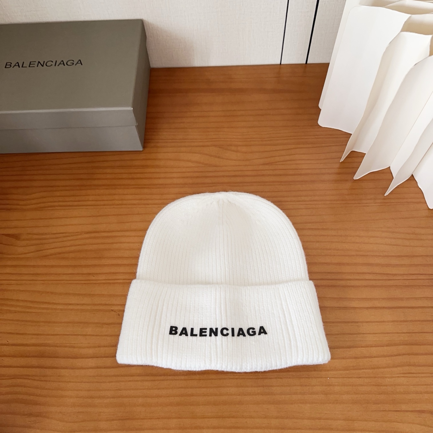 NO:617690,Balenciaga knitted cold hat brick cabinet new style!  It became popular on Xiaohongshu as soon as it was put on the shelves~ First released on the whole network, matched colors and editions, the first batch of goods is sufficient, hurry up and buy hats, fisherman hats, baseball caps, knitted hats, hats, balenciaga, espadrilles, hats19860909巴黎世家 针织冷帽 砖柜新款！一上架便火遍小红书~ 全网首发 对色对版 首批货量充足 快快入手帽子渔夫帽棒球帽针织帽,帽子,balenciaga,espadrilles,hats,hat