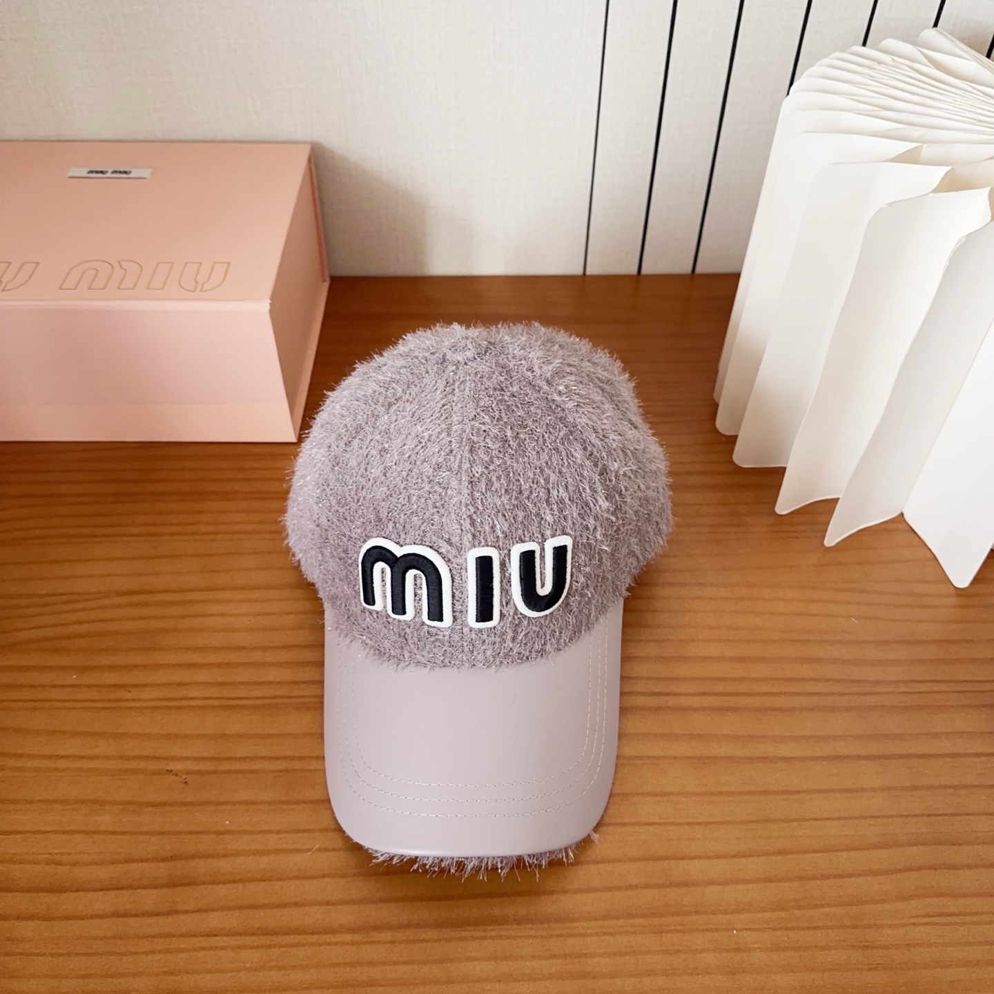 NO:670747,[MIUM Miu Miu] 2025 new double-piece baseball cap, versatile everyday style ~ a must-have hat for going out on the street, fisherman hat, baseball cap, knitted hat, hat, miumiu, espadrilles, hats19860909【MIUM缪缪】2025新款双拼棒球帽,百搭日常款～出街必备帽子渔夫帽棒球帽针织帽,帽子,miumiu,espadrilles,hats,hat