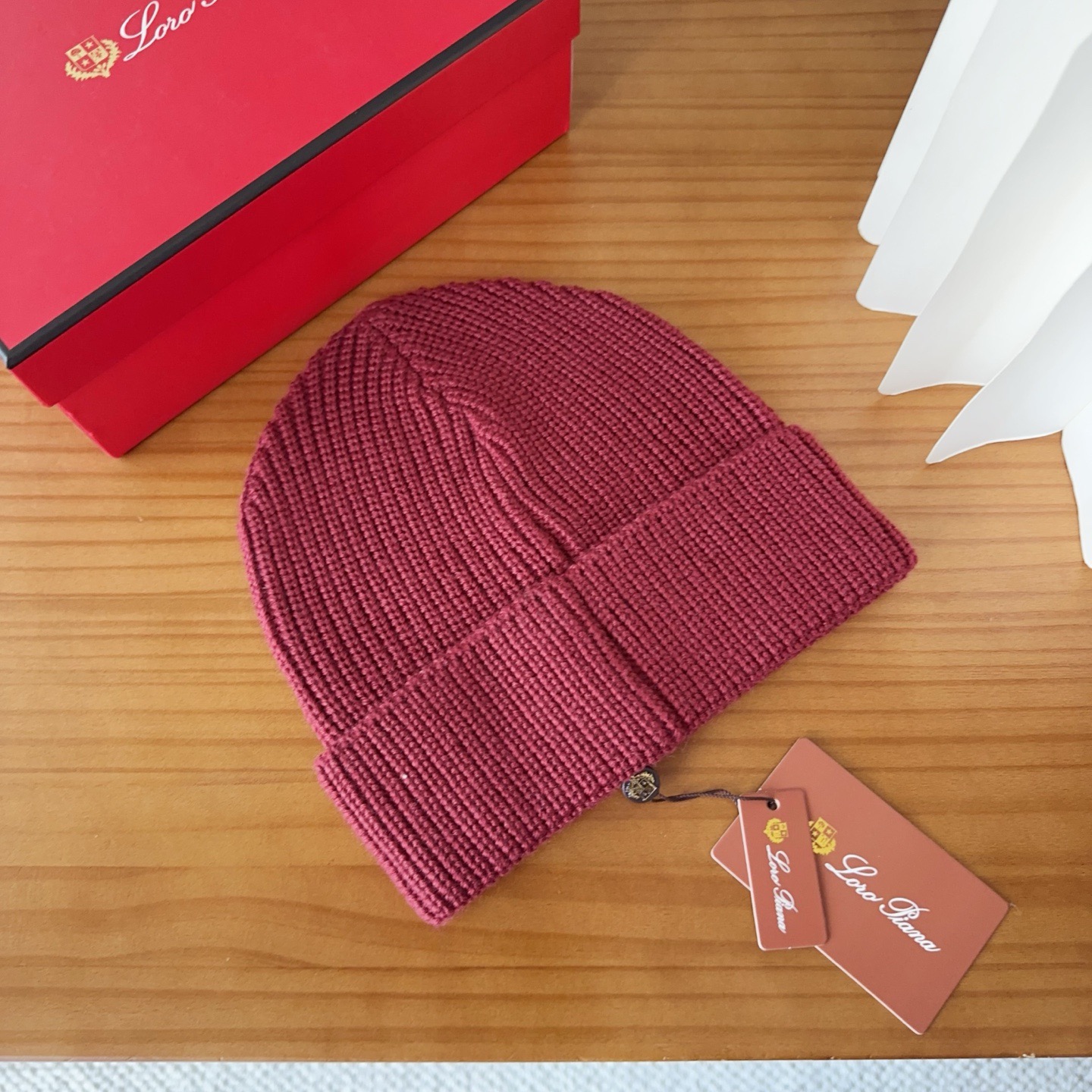 LP秋冬款翻边羊毛针织毛线帽这款必定是极简主义的最爱干净，利索，时尚百搭，绝对不挑脸型！属于时尚经典的万