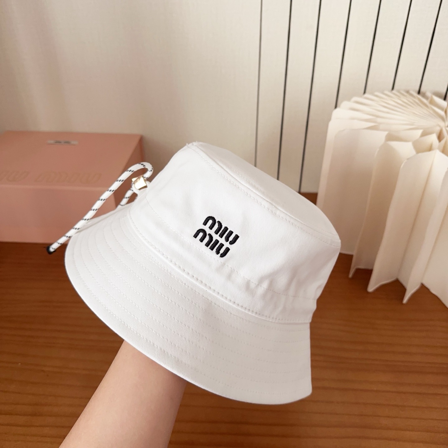 MIUM缪缪 2025新款度假风大沿渔夫帽，🔆百搭日常款～出街必备