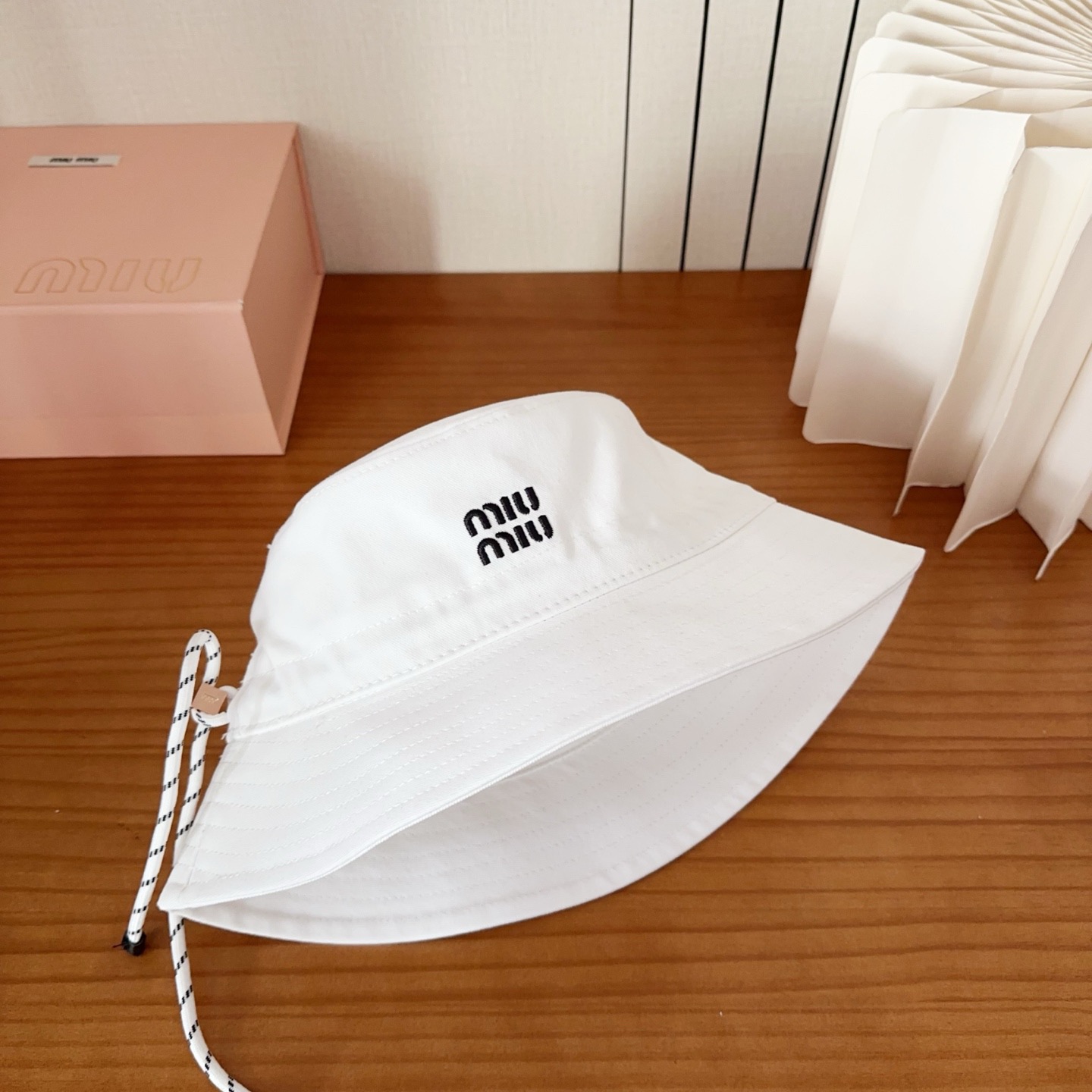 MIUM缪缪 2025新款度假风大沿渔夫帽，🔆百搭日常款～出街必备