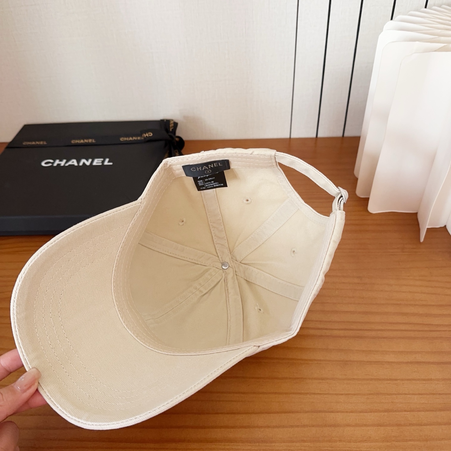 CHANEL香奈儿新款🆕棒球帽🔸 节假日旅游带它出去美美哒❕ 中古款哟.这种帽子不容易撞款 😬 现货