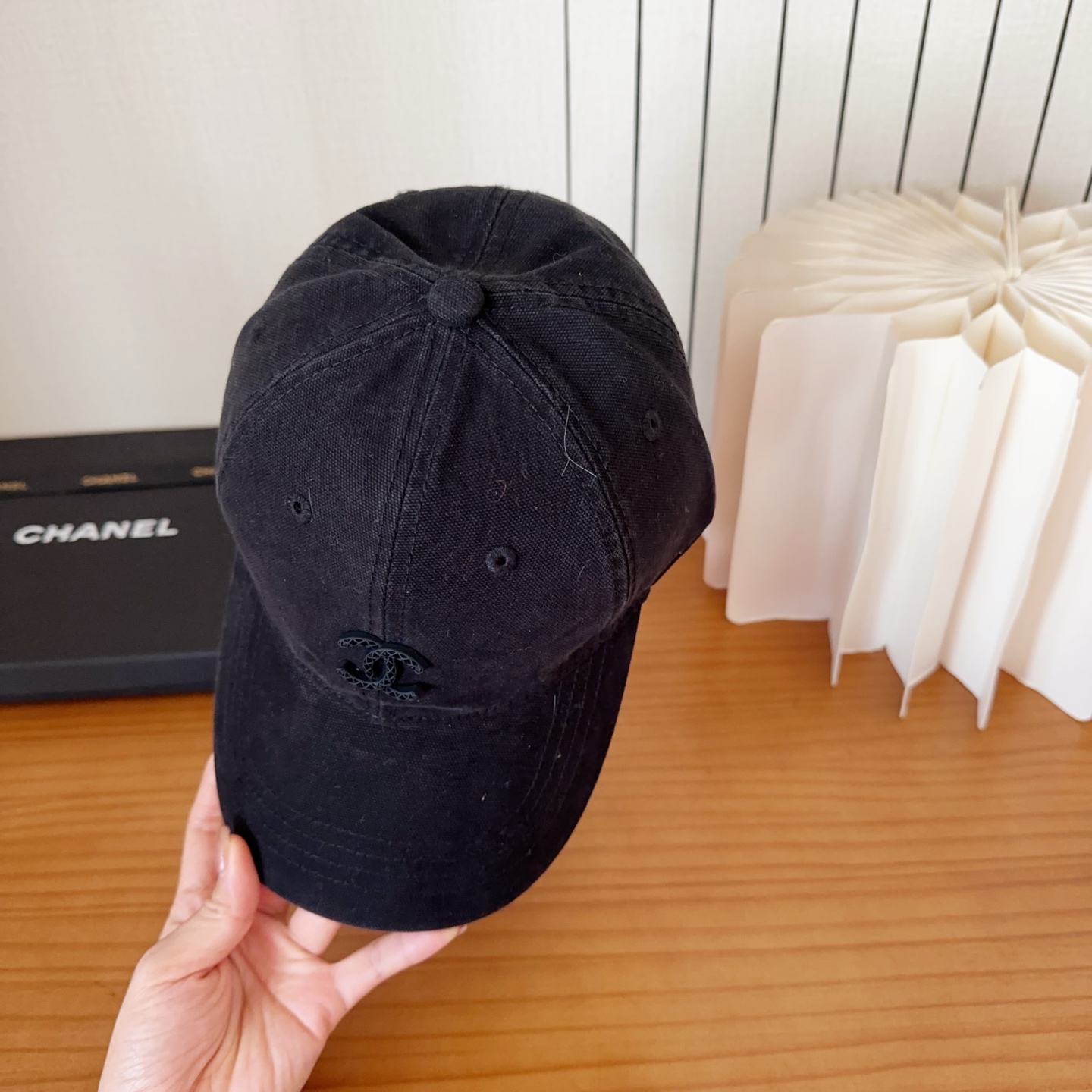 CHANEL香奈儿新款🆕棒球帽🔸 节假日旅游带它出去美美哒❕ 中古款哟.这种帽子不容易撞款 😬 现货