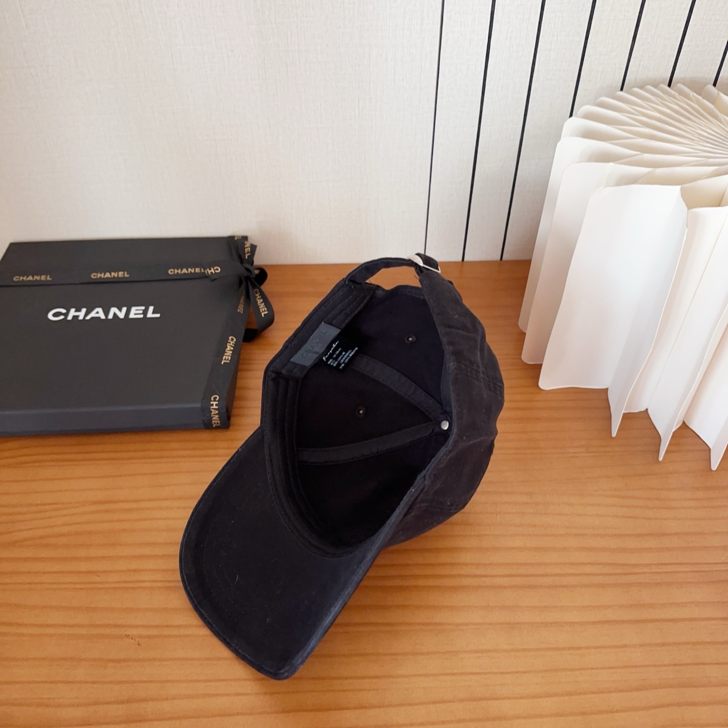 CHANEL香奈儿新款🆕棒球帽🔸 节假日旅游带它出去美美哒❕ 中古款哟.这种帽子不容易撞款 😬 现货