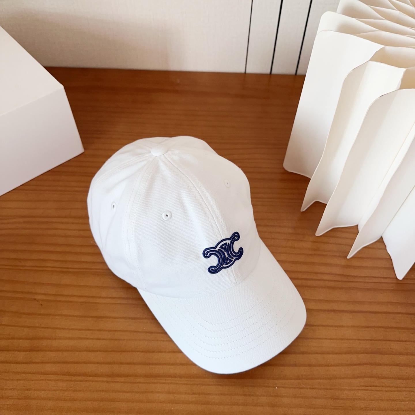 CELINE思琳 2026新款棒球帽🔸 旅游带它出去美美哒❕ 中古款哟.这种帽子不容易撞款 😬 现货