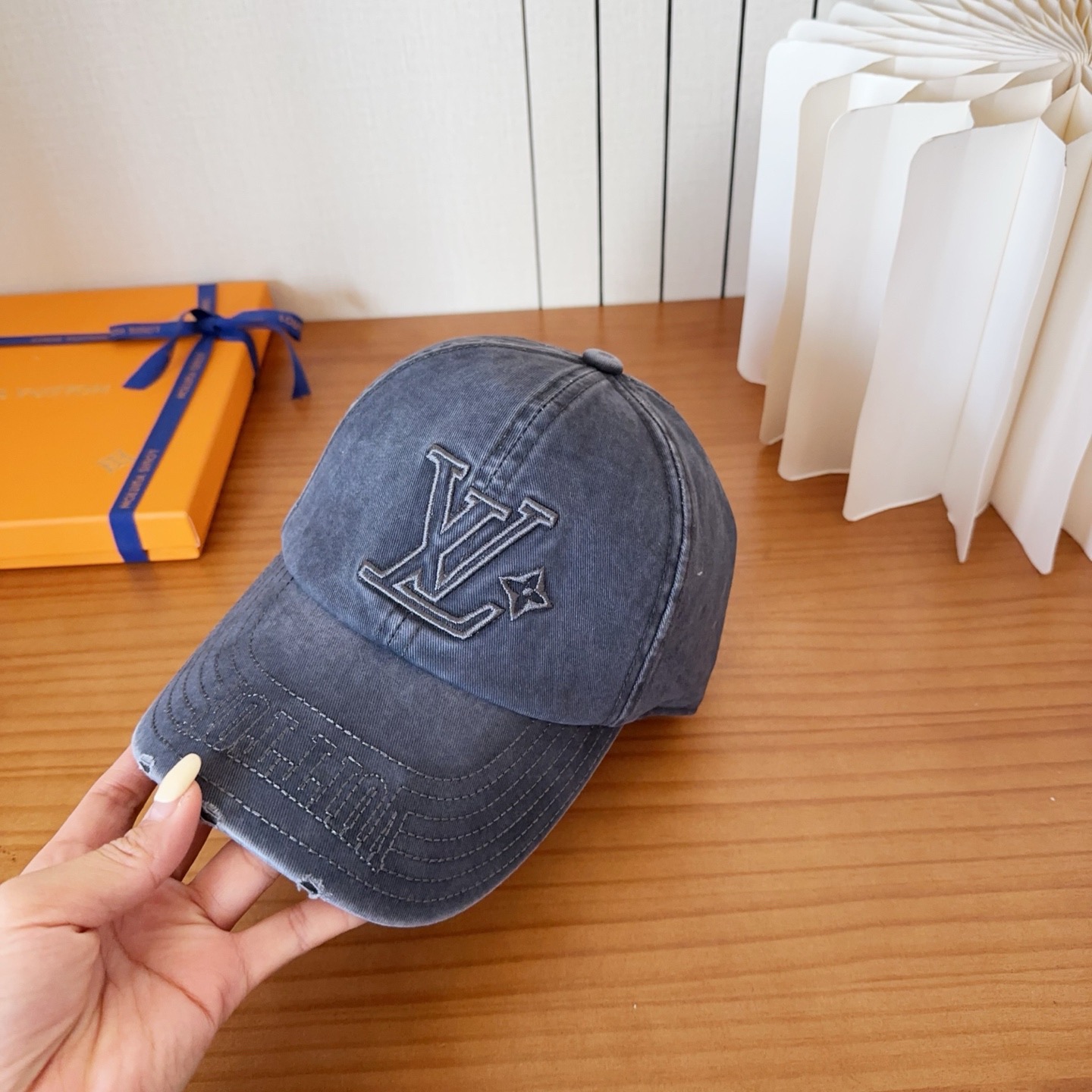 路易威登棒球帽LouisVuitton👒😍新款LV棒球帽，重工打造♥完美刺绣，高端大气，百搭款🤗男女通用