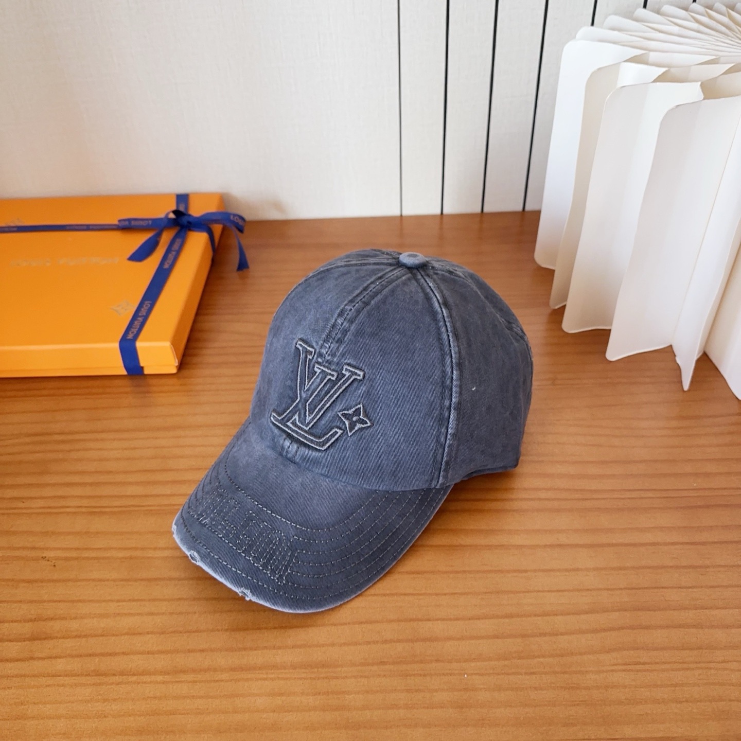 路易威登棒球帽LouisVuitton👒😍新款LV棒球帽，重工打造♥完美刺绣，高端大气，百搭款🤗男女通用