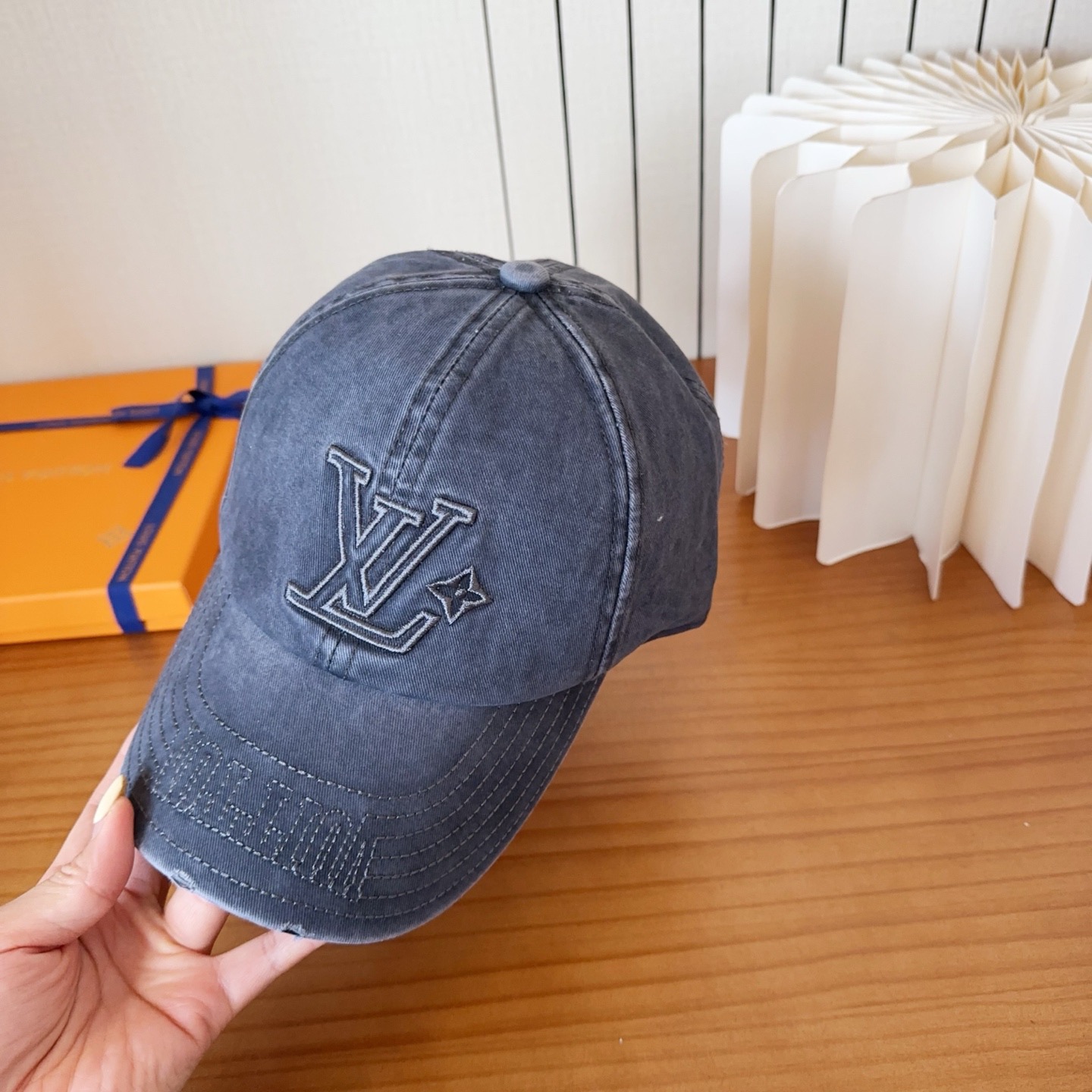 路易威登棒球帽LouisVuitton👒😍新款LV棒球帽，重工打造♥完美刺绣，高端大气，百搭款🤗男女通用