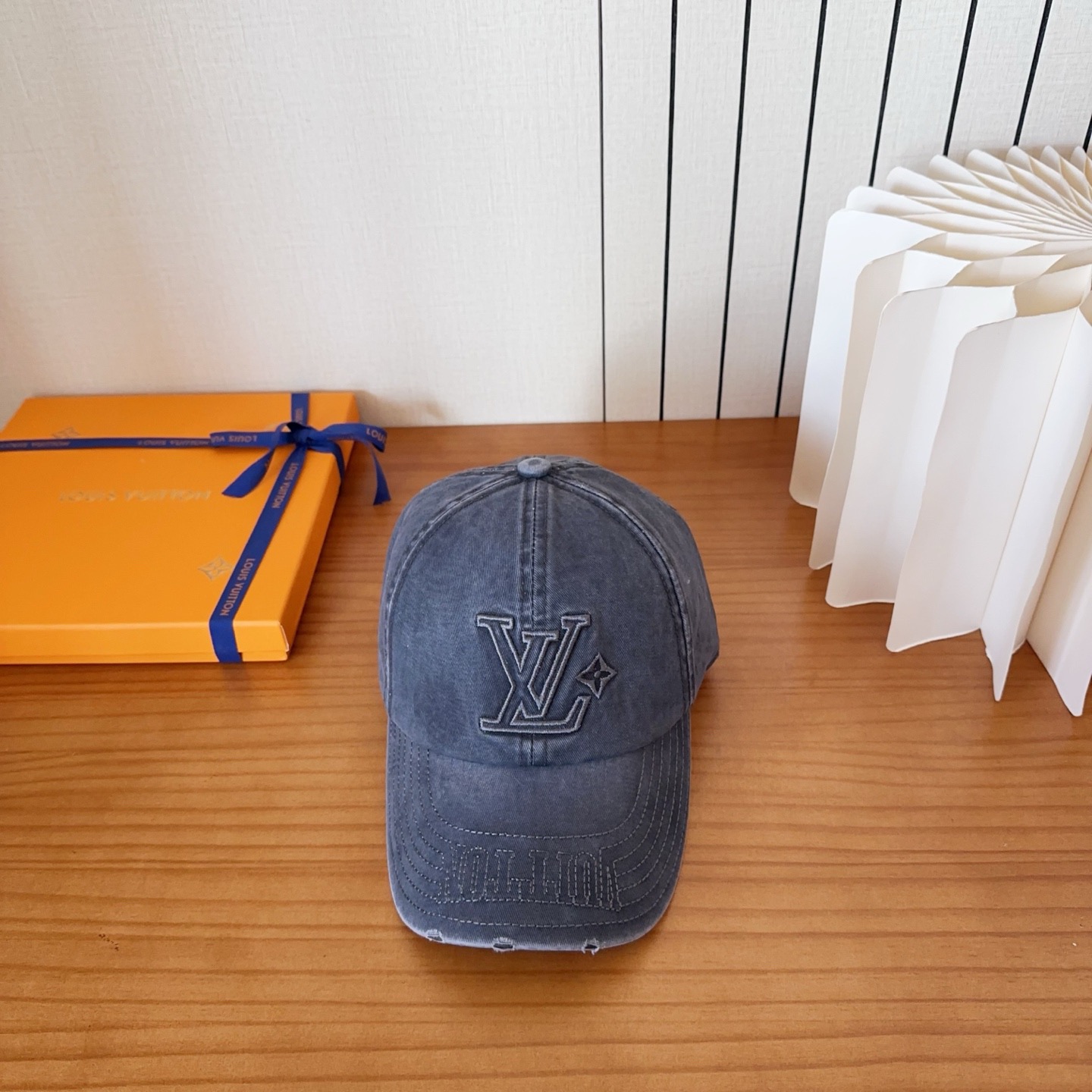 路易威登棒球帽LouisVuitton👒😍新款LV棒球帽，重工打造♥完美刺绣，高端大气，百搭款🤗男女通用