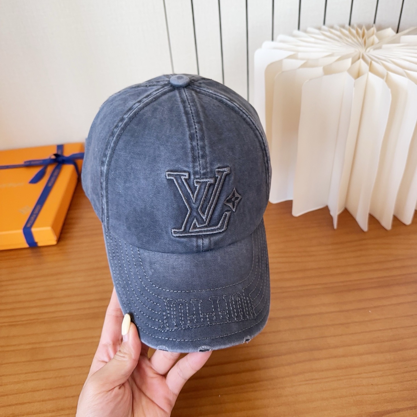 路易威登棒球帽LouisVuitton👒😍新款LV棒球帽，重工打造♥完美刺绣，高端大气，百搭款🤗男女通用