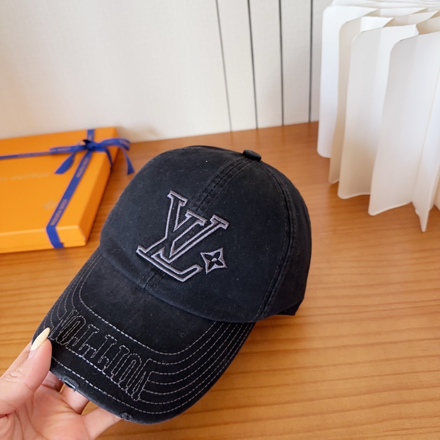 路易威登棒球帽LouisVuitton👒😍新款LV棒球帽，重工打造♥完美刺绣，高端大气，百搭款🤗男女通用