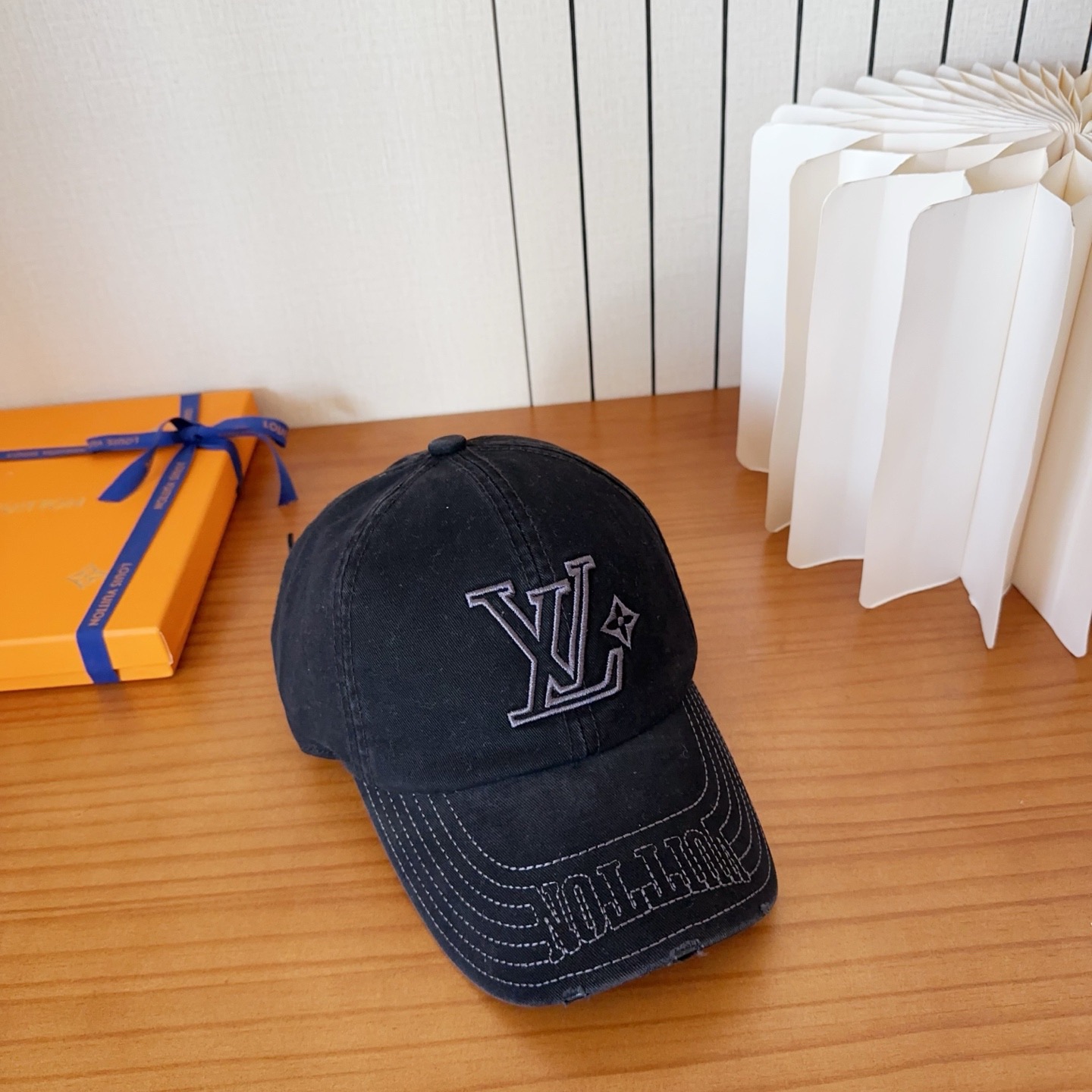 路易威登棒球帽LouisVuitton👒😍新款LV棒球帽，重工打造♥完美刺绣，高端大气，百搭款🤗男女通用