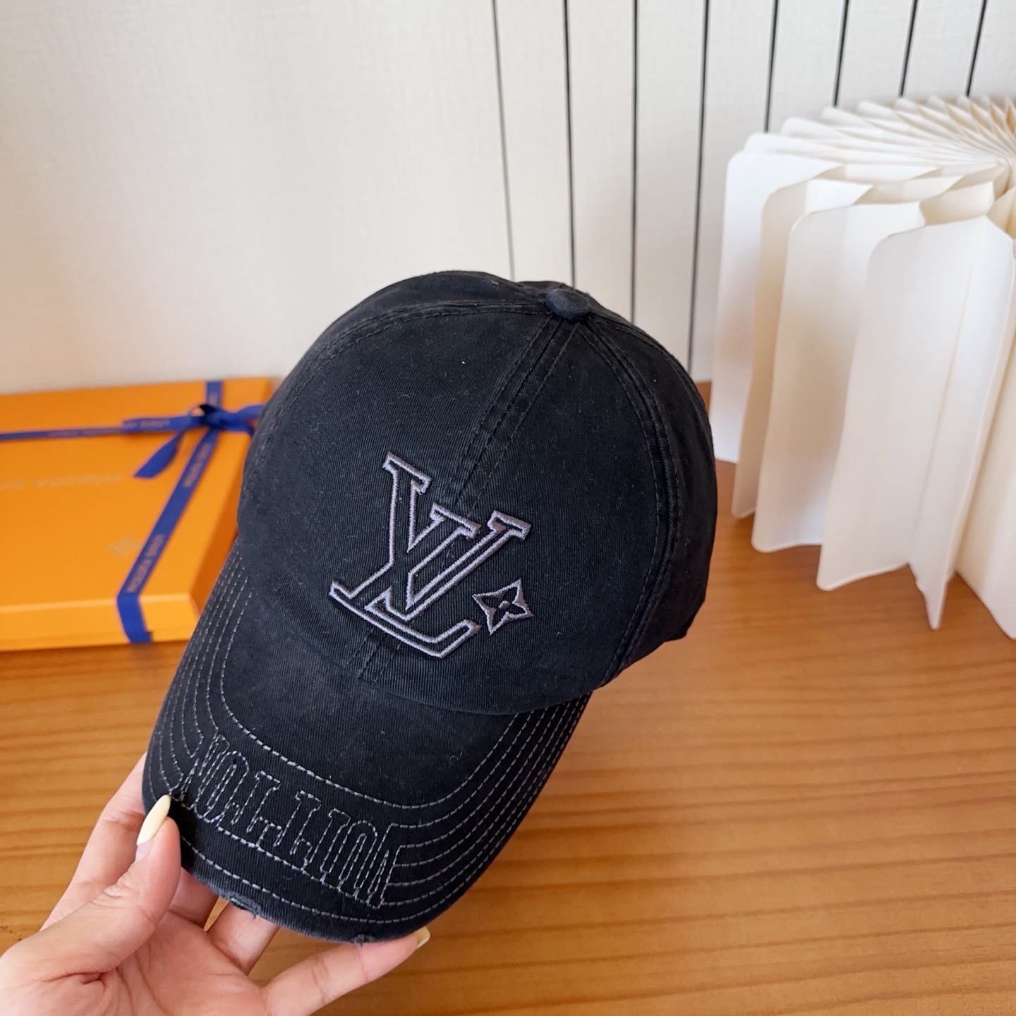 路易威登棒球帽LouisVuitton👒😍新款LV棒球帽，重工打造♥完美刺绣，高端大气，百搭款🤗男女通用