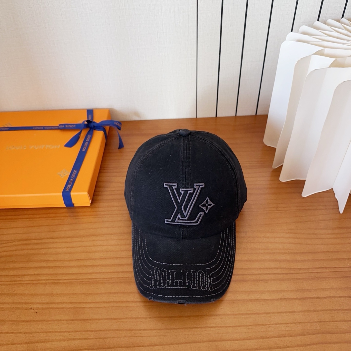 路易威登棒球帽LouisVuitton👒😍新款LV棒球帽，重工打造♥完美刺绣，高端大气，百搭款🤗男女通用