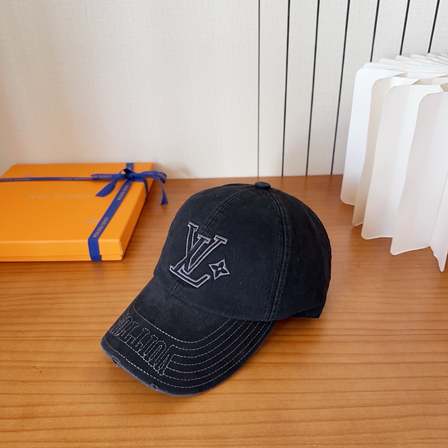路易威登棒球帽LouisVuitton👒😍新款LV棒球帽，重工打造♥完美刺绣，高端大气，百搭款🤗男女通用