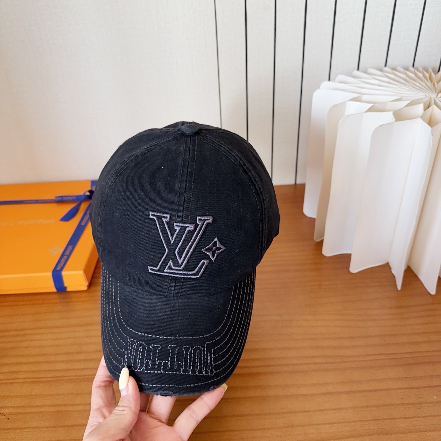 路易威登棒球帽LouisVuitton👒😍新款LV棒球帽，重工打造♥完美刺绣，高端大气，百搭款🤗男女通用