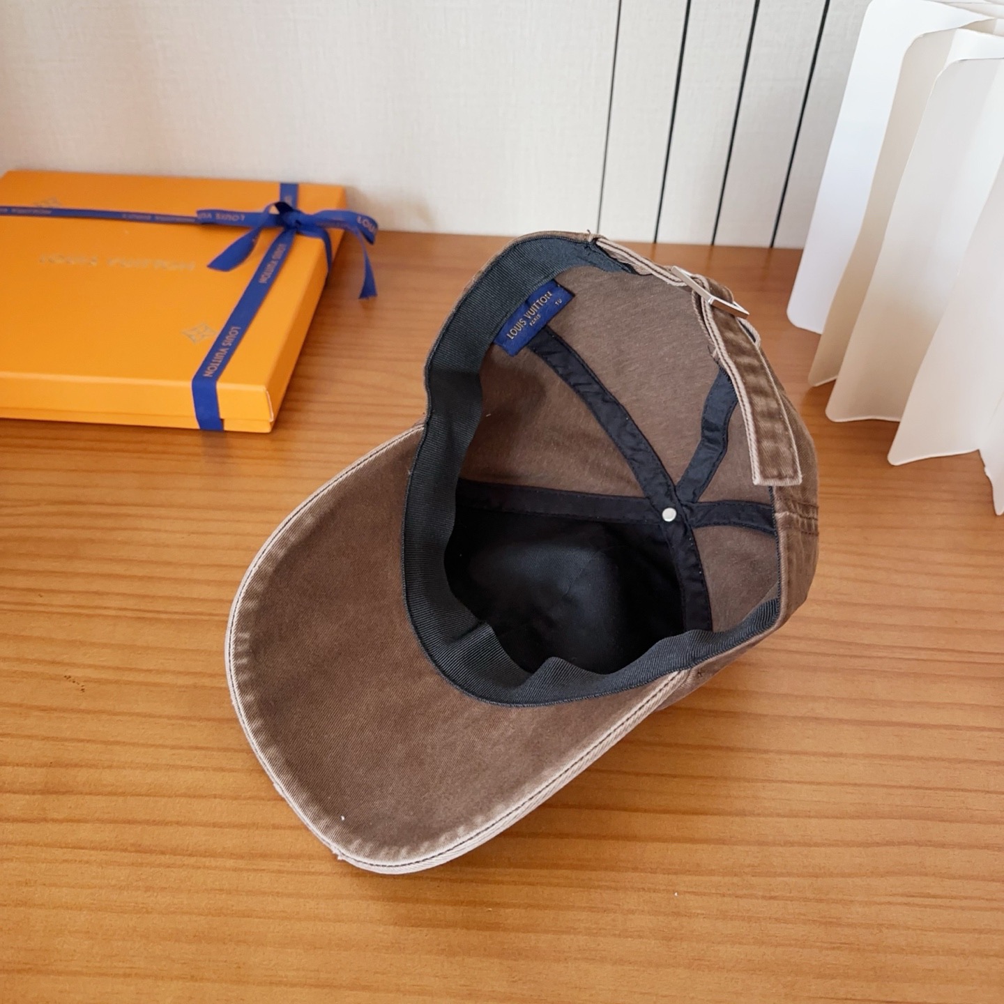 路易威登棒球帽LouisVuitton👒😍新款LV棒球帽，重工打造♥完美刺绣，高端大气，百搭款🤗男女通用