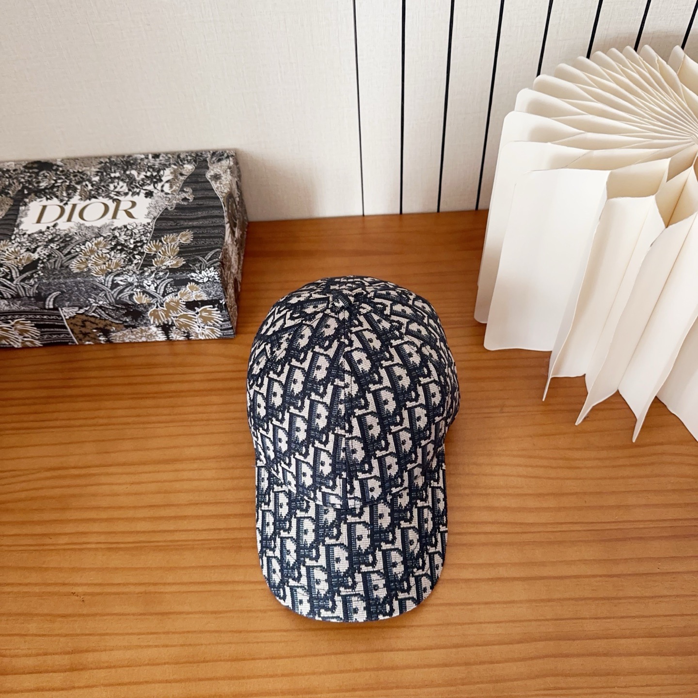 NO:824736,DIOR Dior embroidery official website releases new styles simultaneously. Presbyopic D's baseball caps, complete with washable labels and tags, super popular hats, straw hats, fisherman hats, baseball caps, hats, dior, dior, dior, espadrilles, hats19860909DIOR迪奥 刺绣 官网同步新款发布 老花D家棒球帽,水洗标吊牌齐全,超级火爆帽子草帽渔夫帽棒球帽,帽子,dior,dior,dior,espadrilles,hats,hat