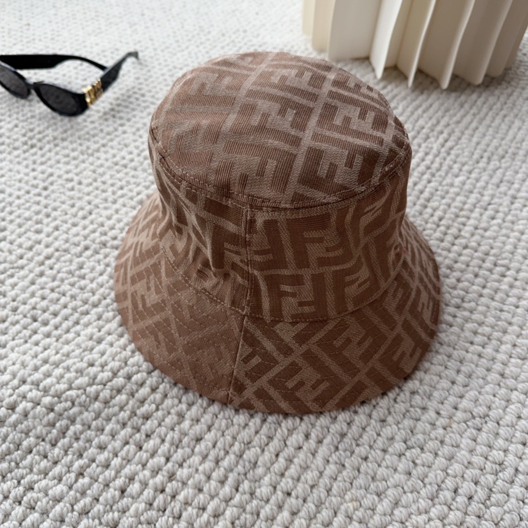 NO:755934,FENDI Fendi presbyopic letter bucket hat, FD's presbyopic bucket hat is really fashionable, super popular early spring bucket hat, I saw a hot sale, fashionable and versatile, can be worn all year round, great with clothes, hats, straw hats, bucket hats, baseball caps, hats, fendi, fendi, espadrilles, hats19860909FENDI 芬迪 老花字母渔夫帽,FD的老花渔夫帽真的很洋气,超火爆的早春渔夫帽,看到收的爆款 时尚百搭 一年四季戴 巨好搭衣服帽子草帽渔夫帽棒球帽,帽子,fendi,fendi,espadrilles,hats,hat