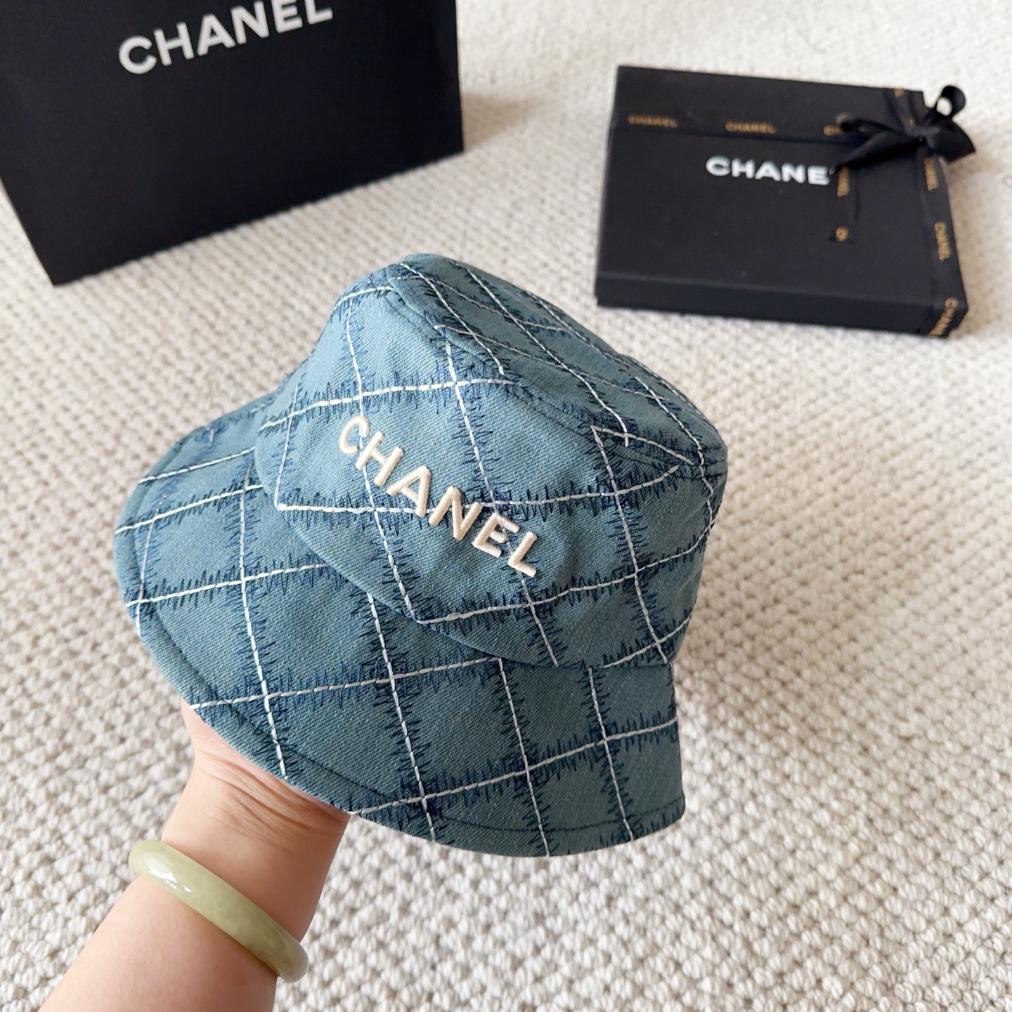 CHANEL香奈儿新款🆕牛仔蓝复古款式渔夫帽🔸 节假日旅游带它出去美美哒❕  中古款哟.这种帽子不容易撞