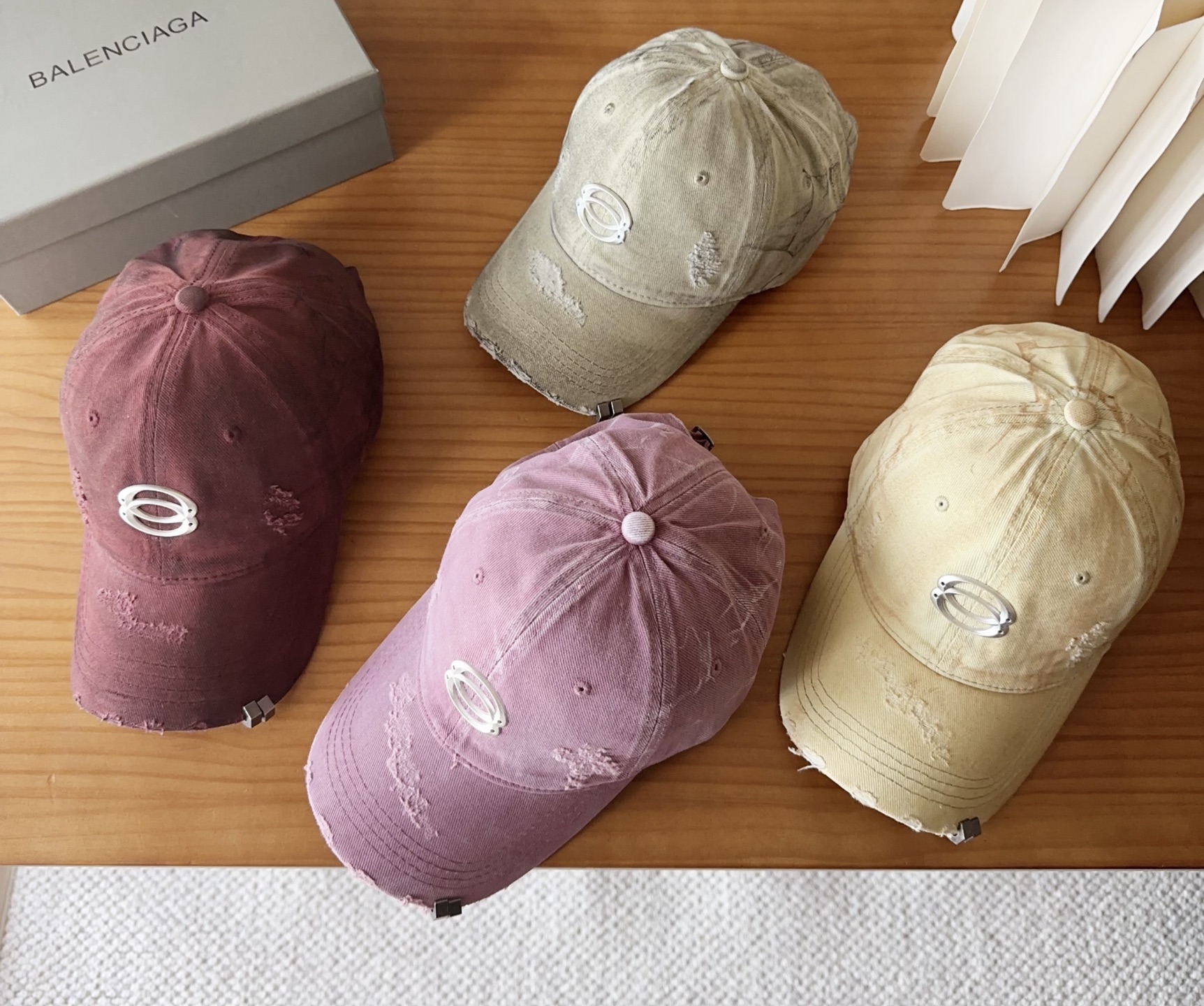 新品Balencia*a 巴黎世家刺绣字母新款棒球帽现货秒发🧢简约时尚超级无敌好看的帽子！情侣款！