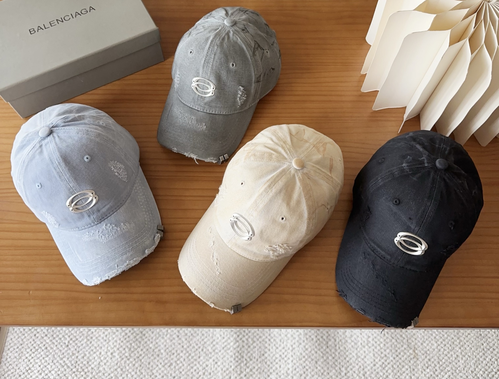 新品Balencia*a 巴黎世家刺绣字母新款棒球帽现货秒发🧢简约时尚超级无敌好看的帽子！情侣款！