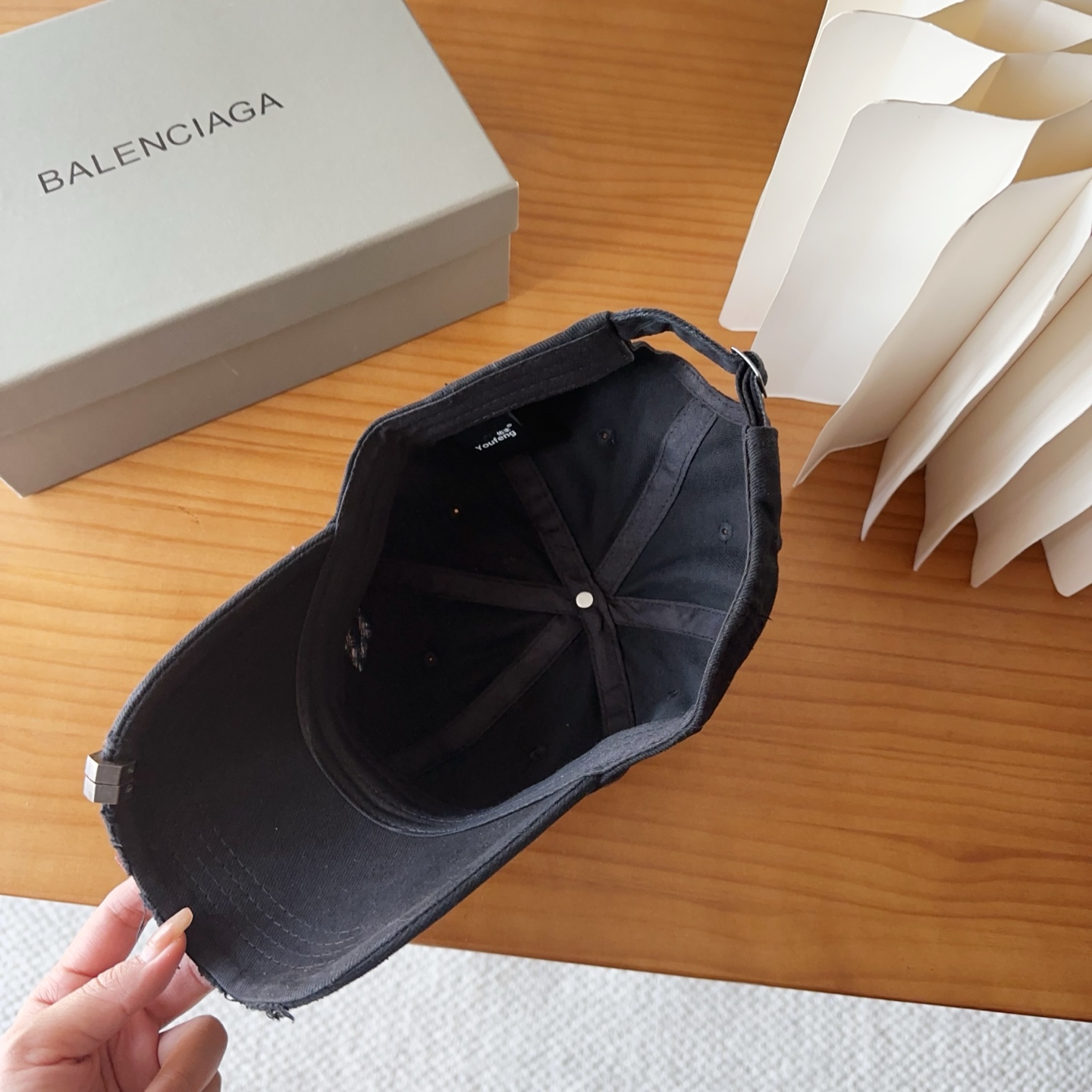 新品Balencia*a 巴黎世家刺绣字母新款棒球帽现货秒发🧢简约时尚超级无敌好看的帽子！情侣款！