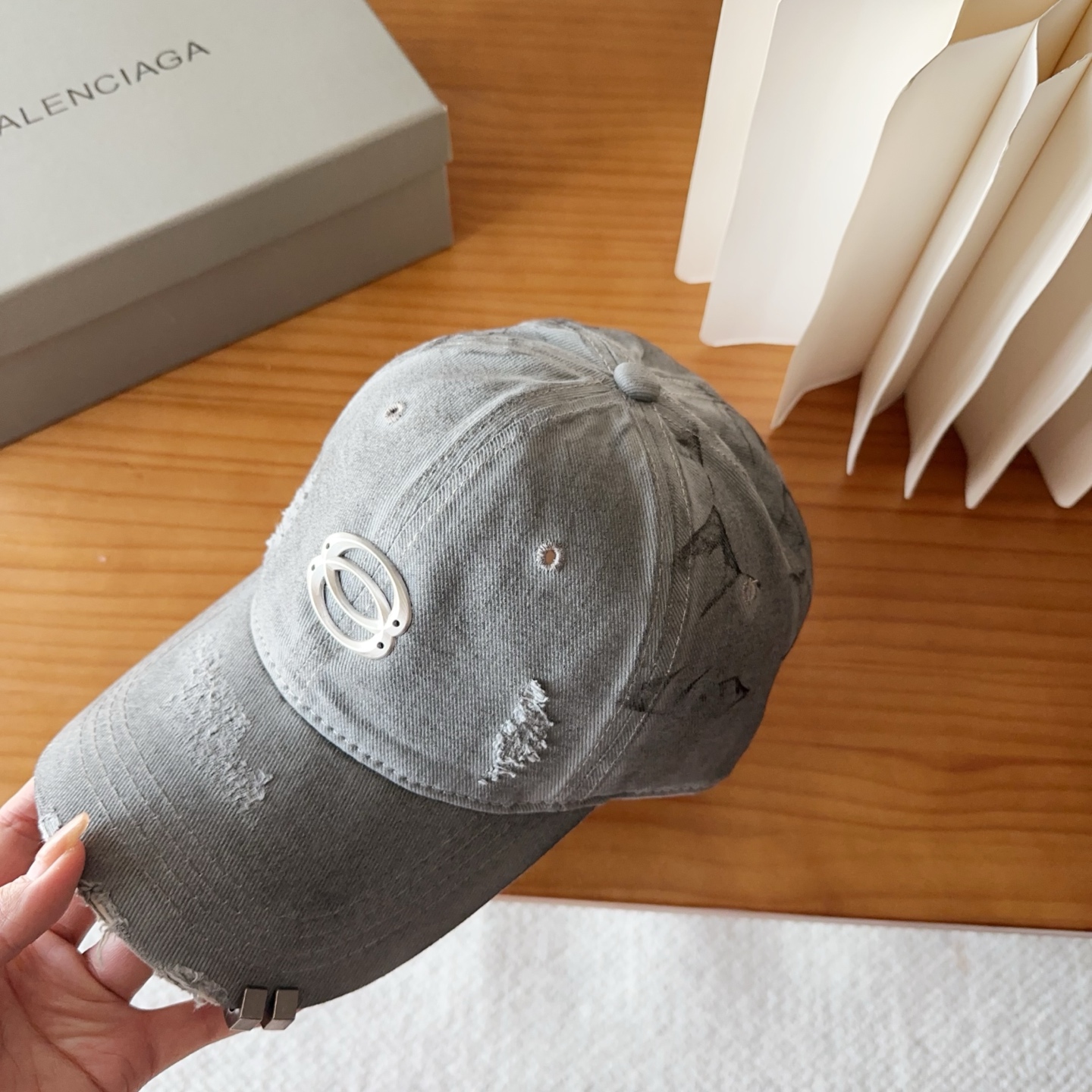 新品Balencia*a 巴黎世家刺绣字母新款棒球帽现货秒发🧢简约时尚超级无敌好看的帽子！情侣款！