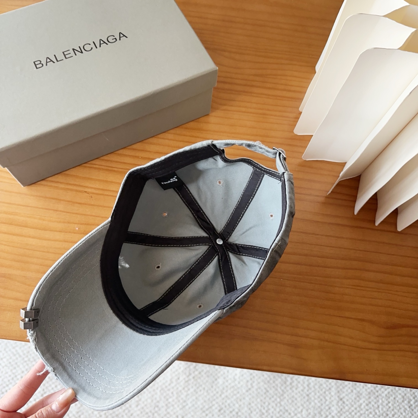 新品Balencia*a 巴黎世家刺绣字母新款棒球帽现货秒发🧢简约时尚超级无敌好看的帽子！情侣款！