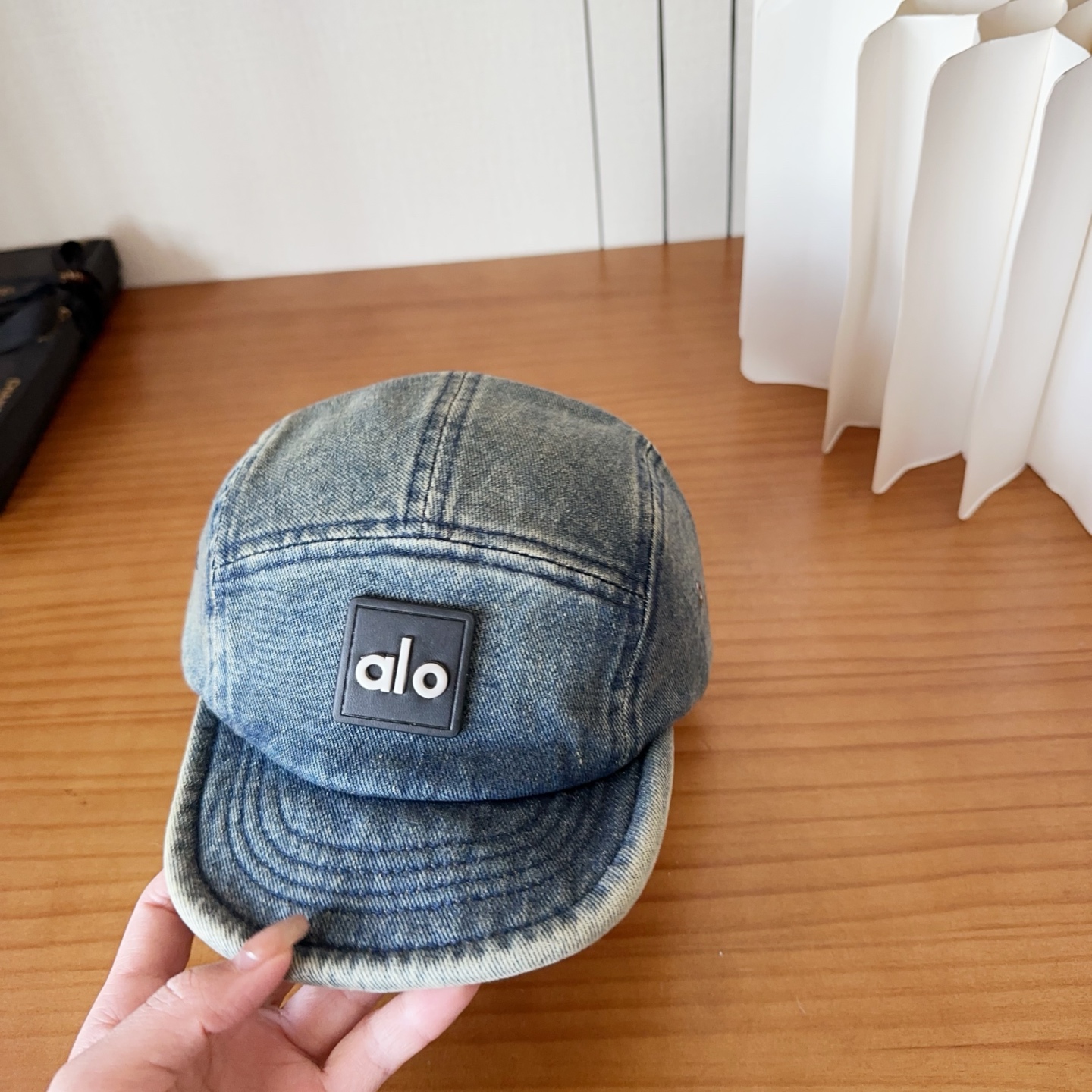 爆款。Alo早春新款定制面料，简约时尚更透气，超火爆