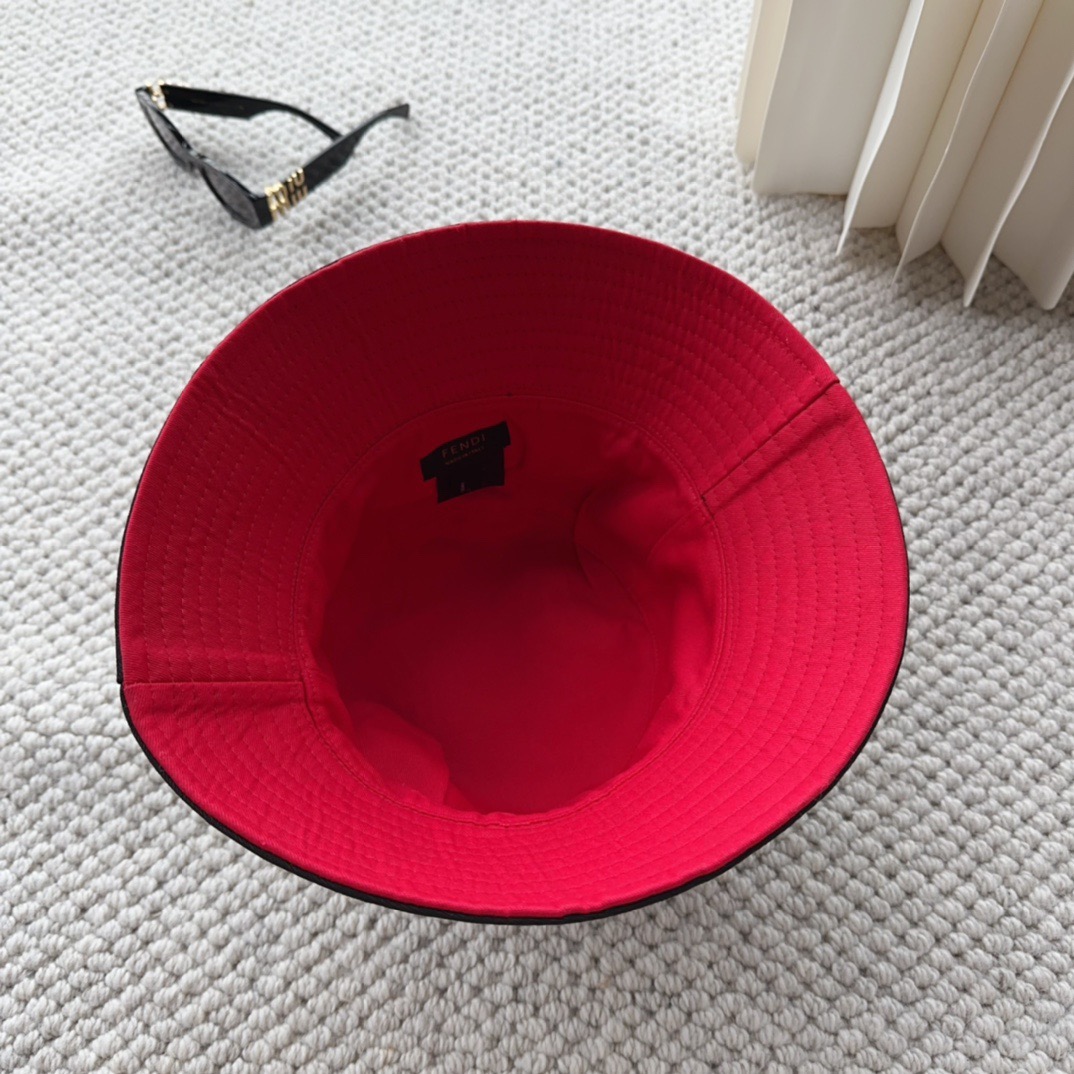 FENDI 芬迪 老花字母渔夫帽，FD的老花渔夫帽真的很洋气，超火爆的2024早春渔夫帽，看到收的爆款 
