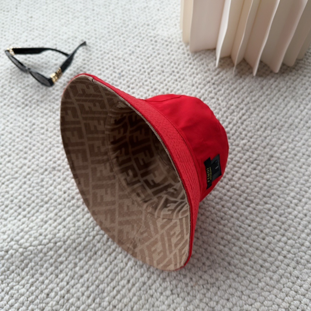 FENDI 芬迪 老花字母渔夫帽，FD的老花渔夫帽真的很洋气，超火爆的2024早春渔夫帽，看到收的爆款 