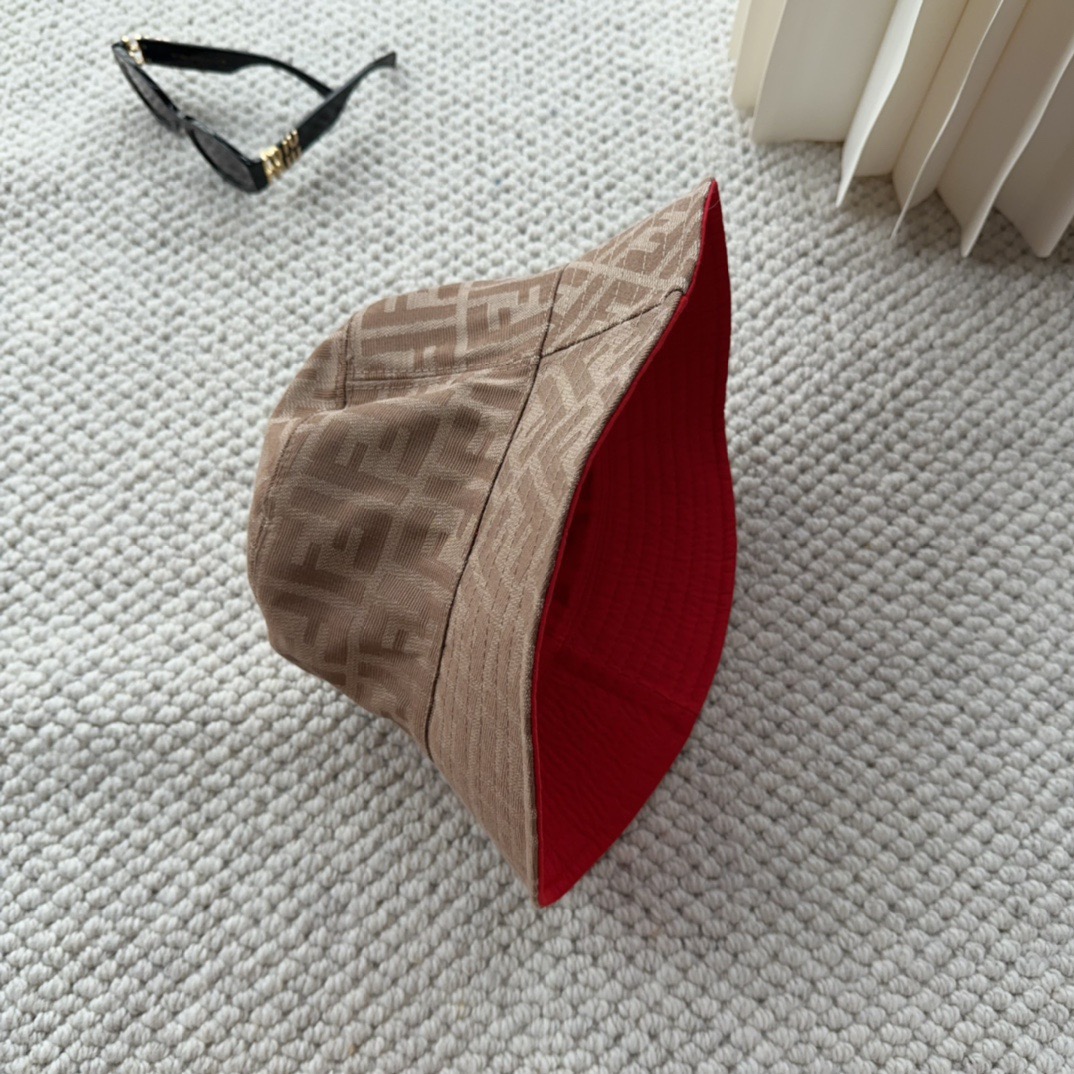 FENDI 芬迪 老花字母渔夫帽，FD的老花渔夫帽真的很洋气，超火爆的2024早春渔夫帽，看到收的爆款 