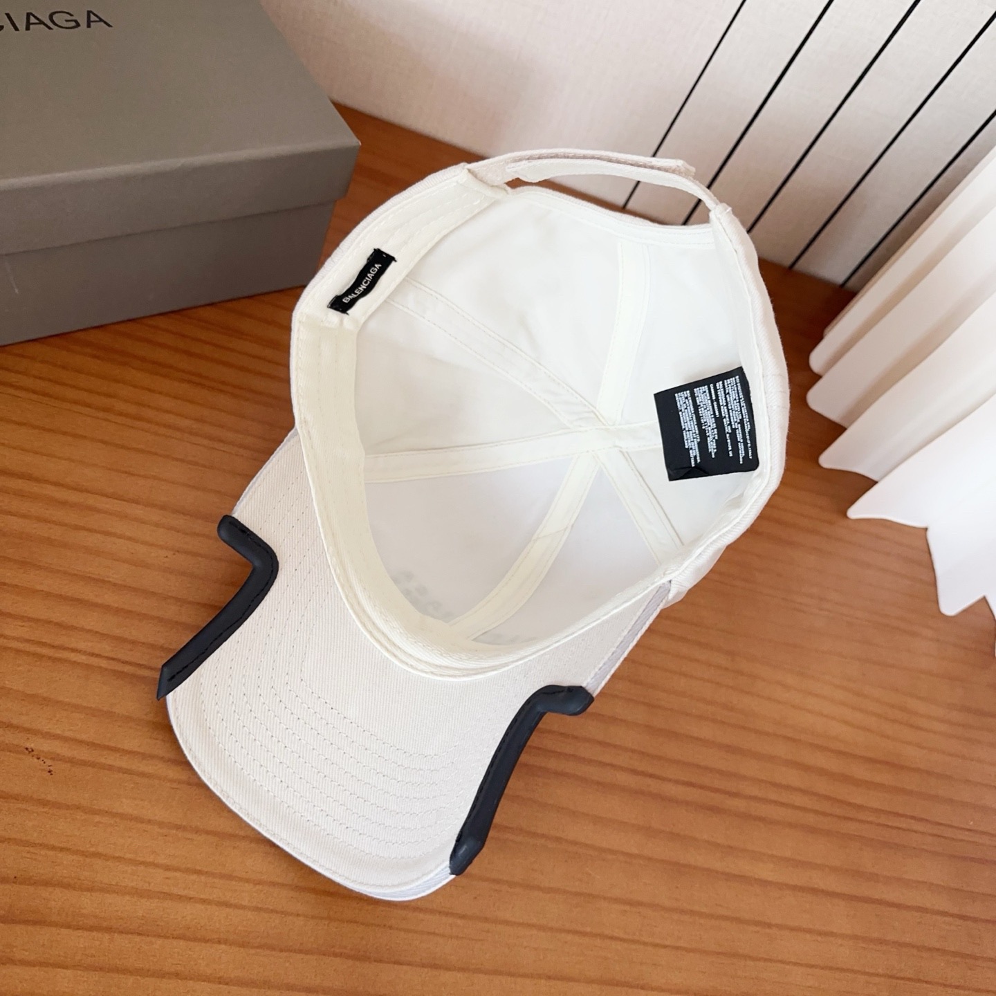 遮阳防晒神器｜新款遮阳巴黎世*棒球帽，经典的潮酷风，太 nice👍😍好看的不要不要的😉巨防嗮❗️巨百搭 