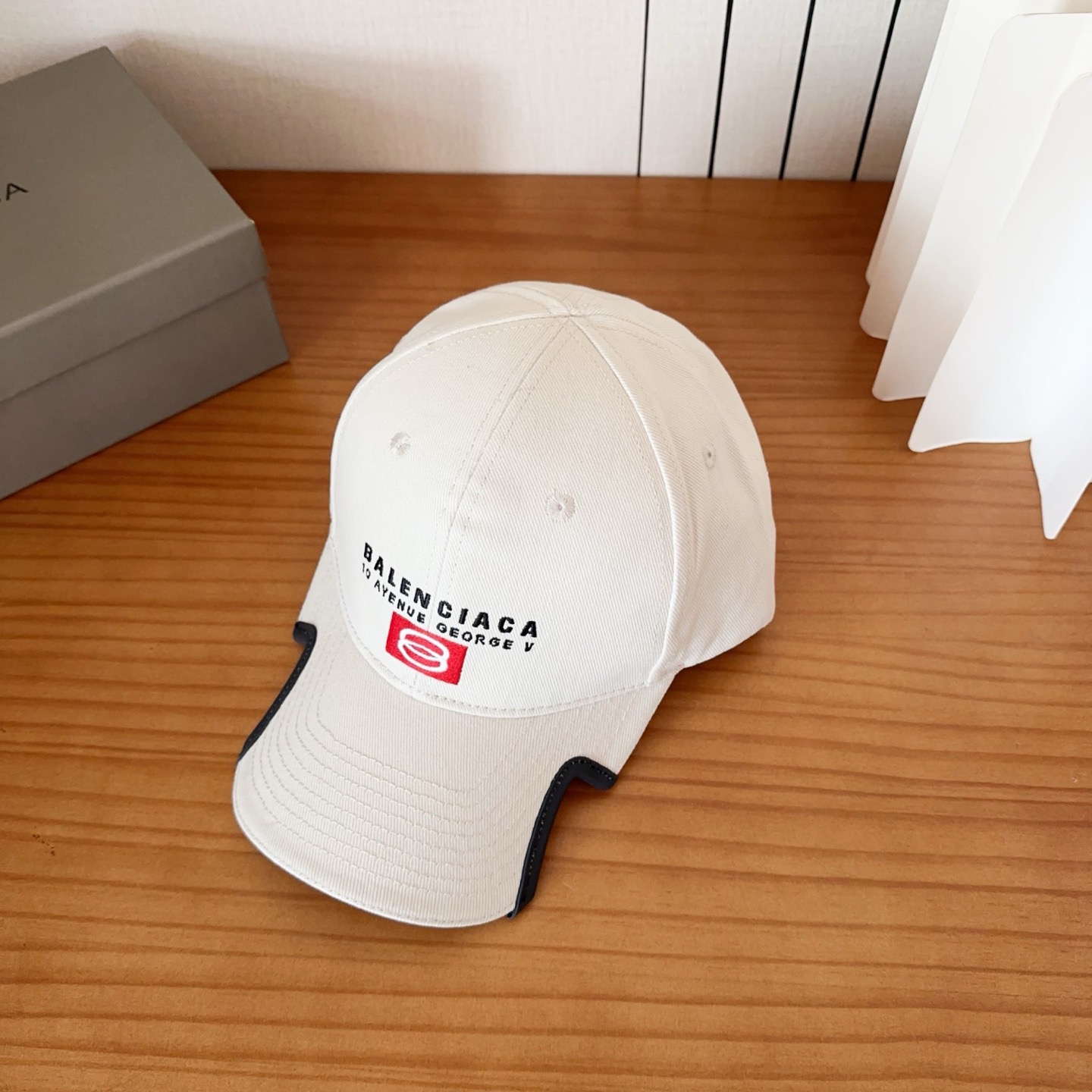 遮阳防晒神器｜新款遮阳巴黎世*棒球帽，经典的潮酷风，太 nice👍😍好看的不要不要的😉巨防嗮❗️巨百搭 