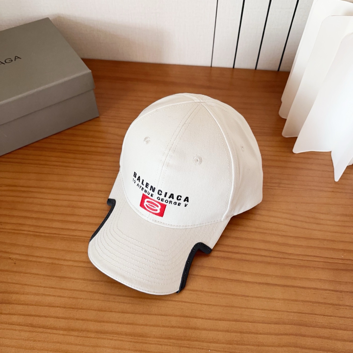 遮阳防晒神器｜新款遮阳巴黎世*棒球帽，经典的潮酷风，太 nice👍😍好看的不要不要的😉巨防嗮❗️巨百搭 