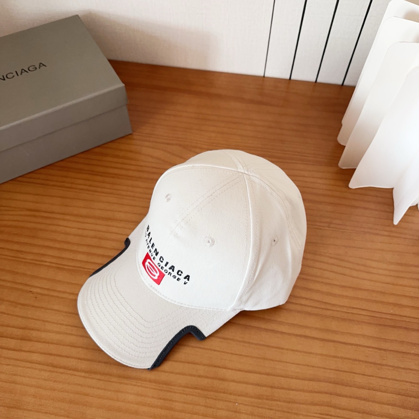 遮阳防晒神器｜新款遮阳巴黎世*棒球帽，经典的潮酷风，太 nice👍😍好看的不要不要的😉巨防嗮❗️巨百搭 