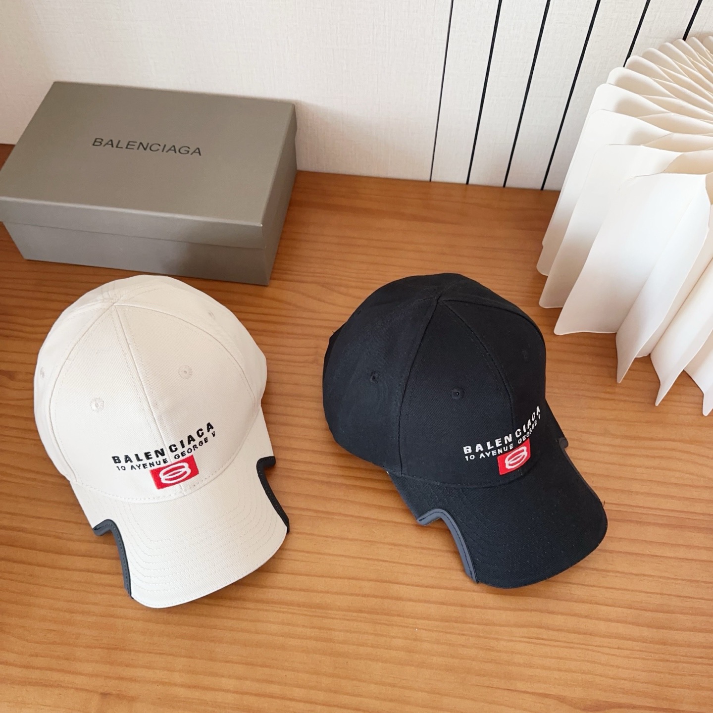 遮阳防晒神器｜新款遮阳巴黎世*棒球帽，经典的潮酷风，太 nice👍😍好看的不要不要的😉巨防嗮❗️巨百搭 