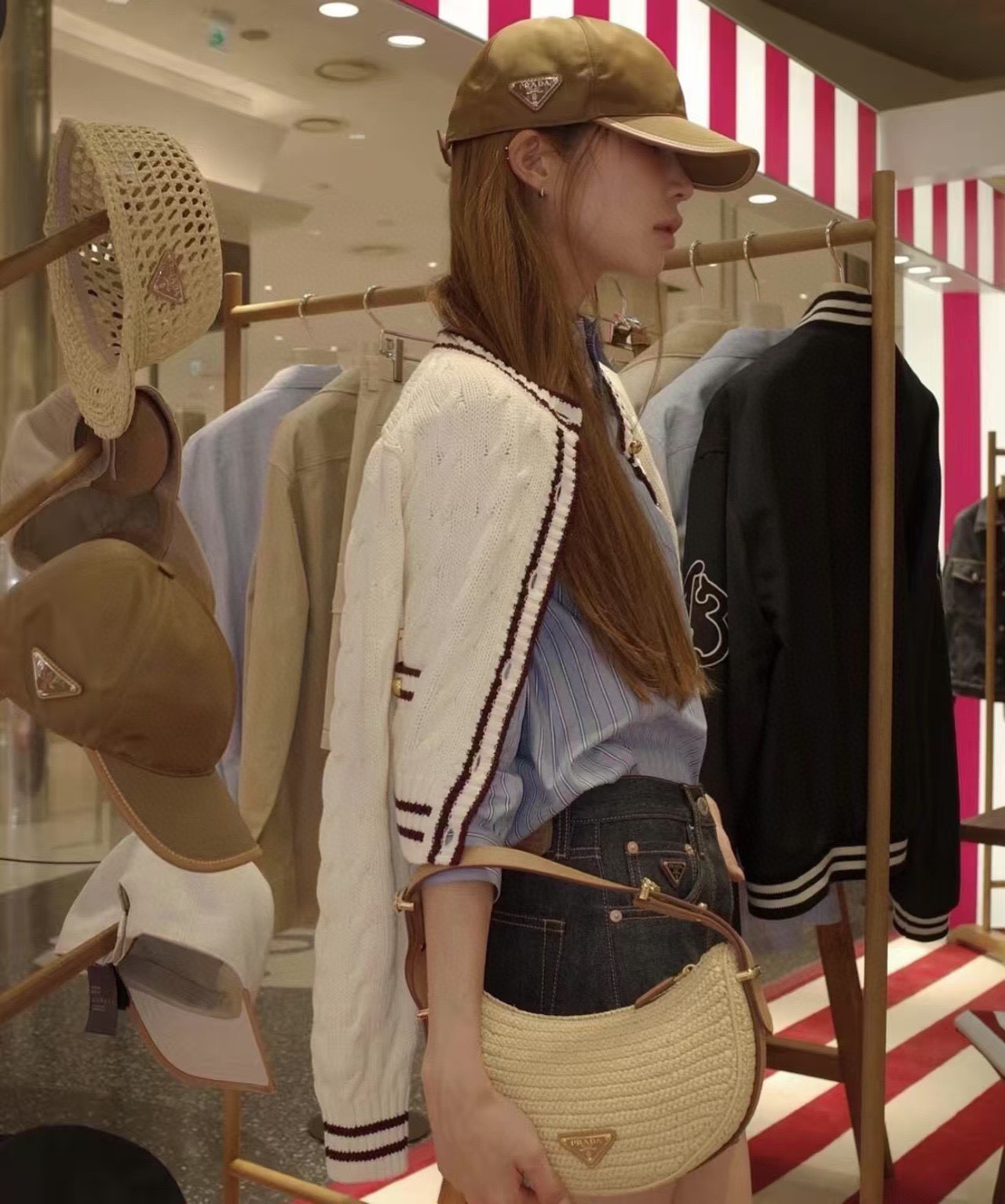 普拉达刺绣字母棒球帽设计感超强，让人耳目一新头型非常好，可以修饰各种头型，实力百搭款